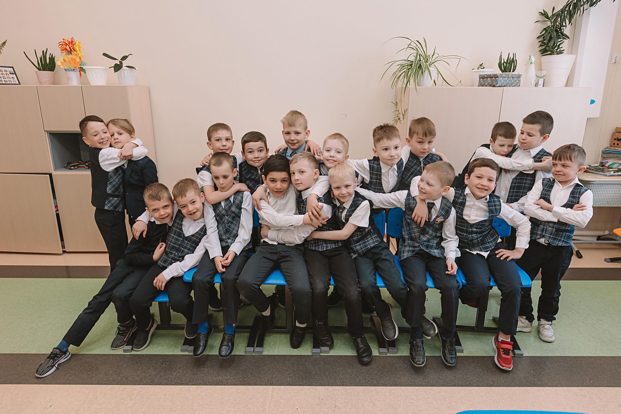 1 класс в кабинете. Семейный фотограф Тюмень, фотограф на роды Салмина Мария