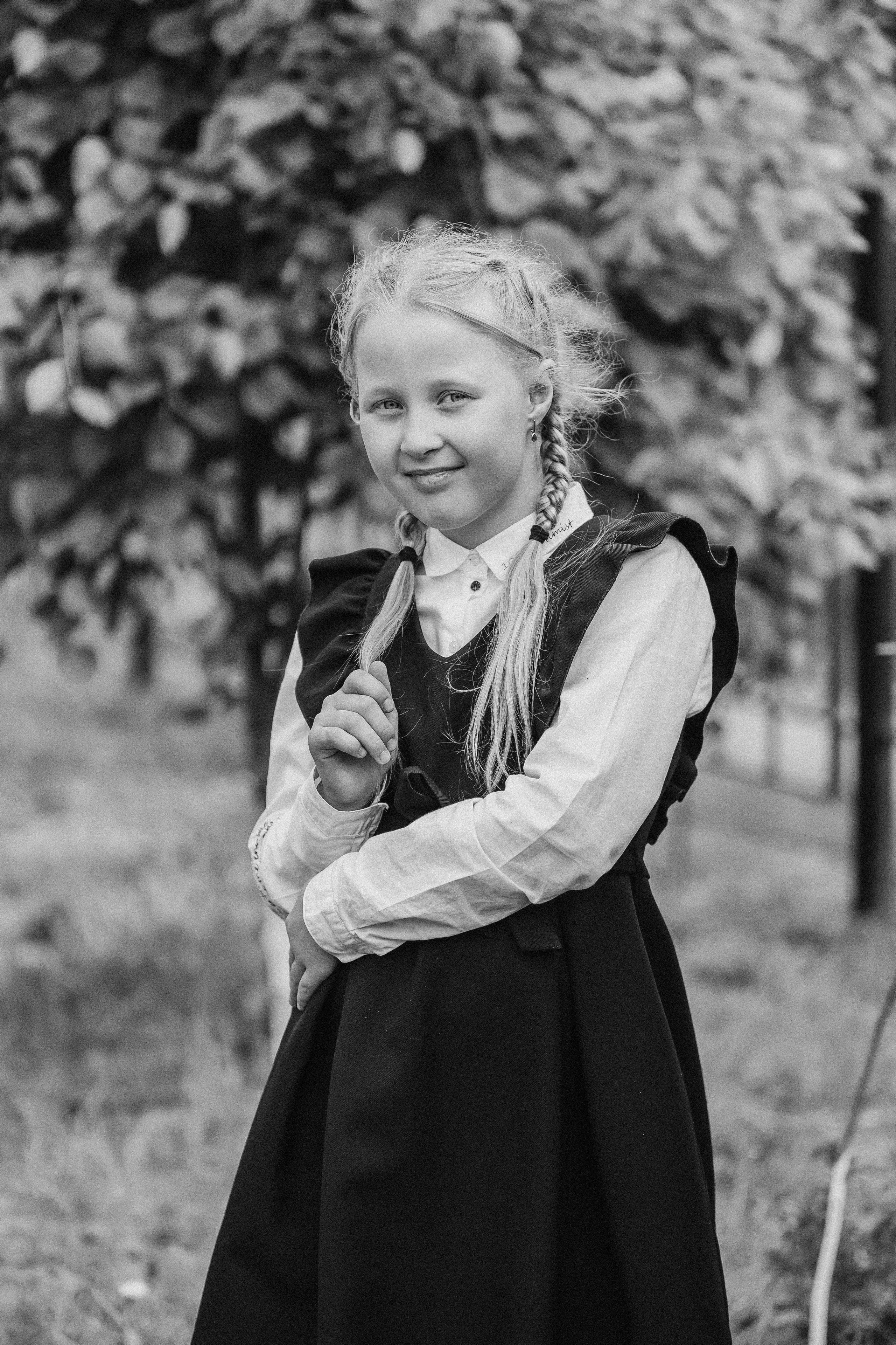 3 класс у школы. Семейный фотограф Тюмень, фотограф на роды Салмина Мария