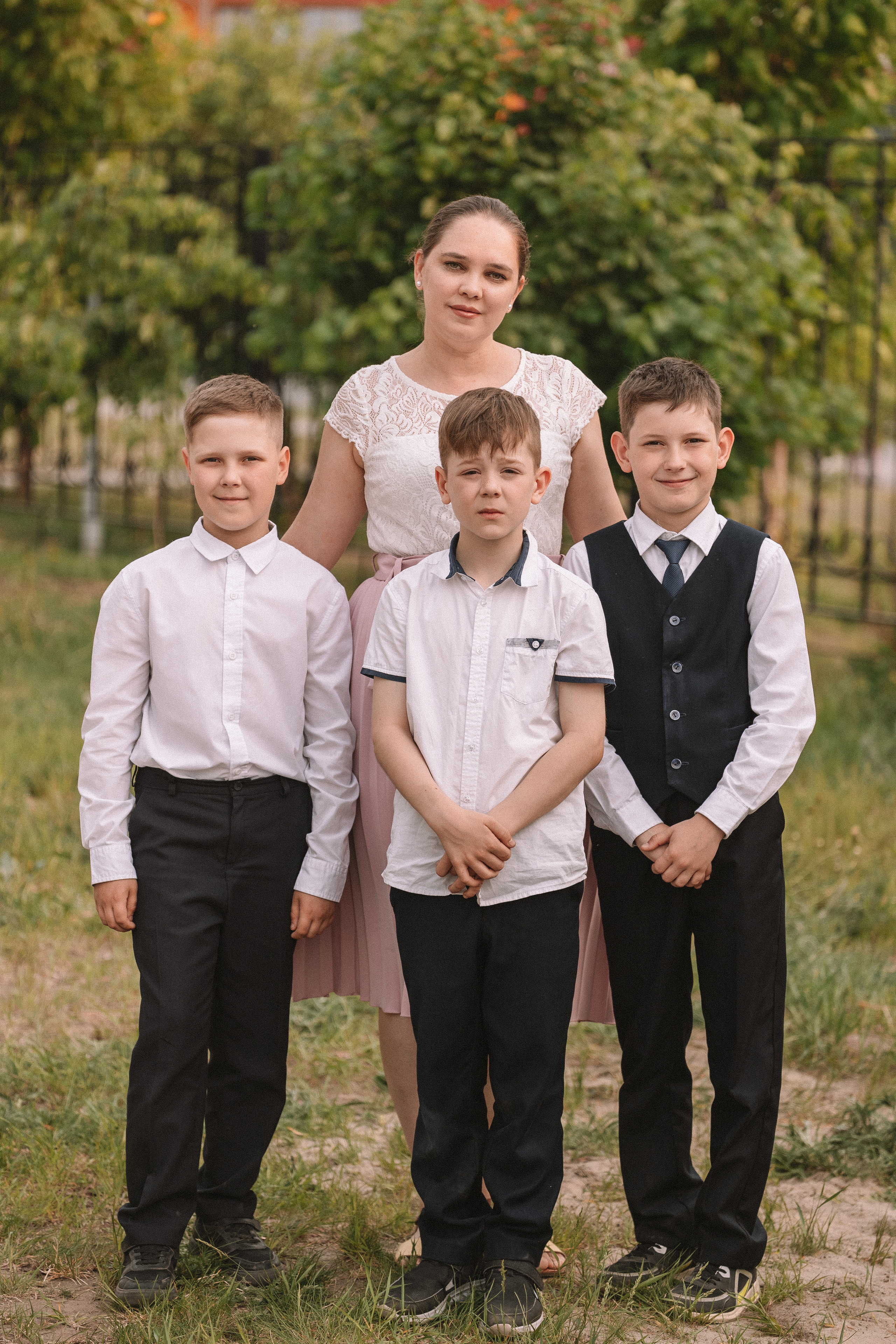 3 класс у школы. Семейный фотограф Тюмень, фотограф на роды Салмина Мария