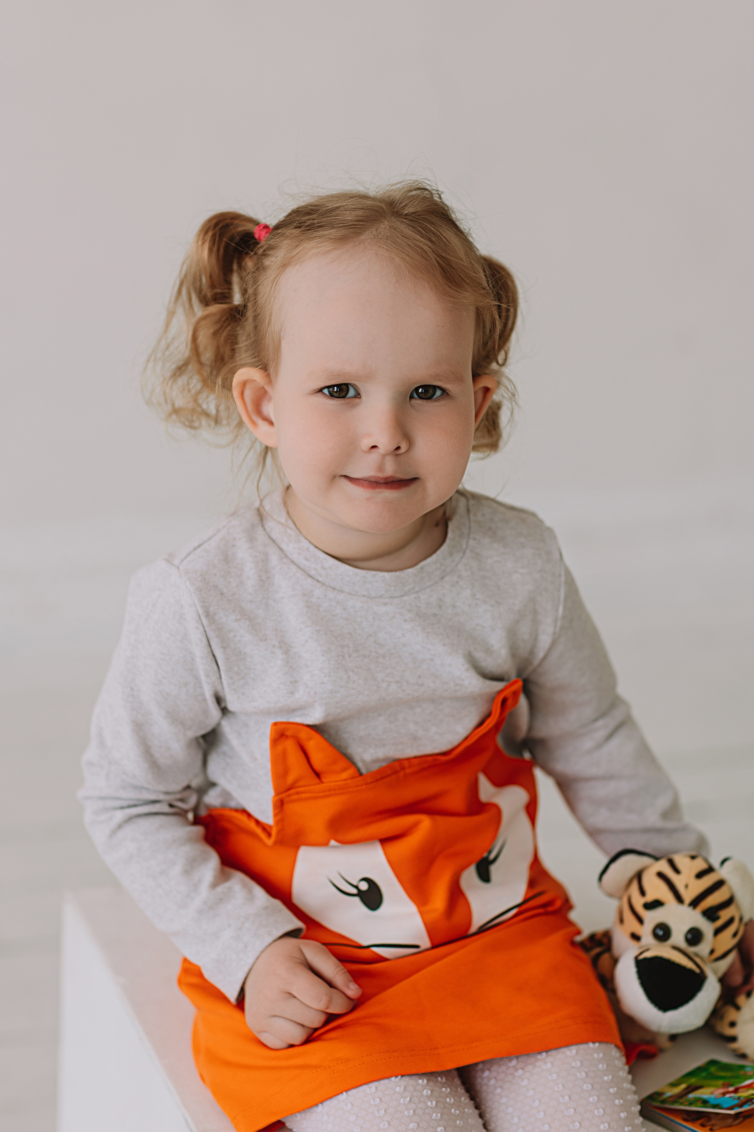 Младшая группа садика в студии. Семейный фотограф Тюмень, фотограф на роды Салмина Мария