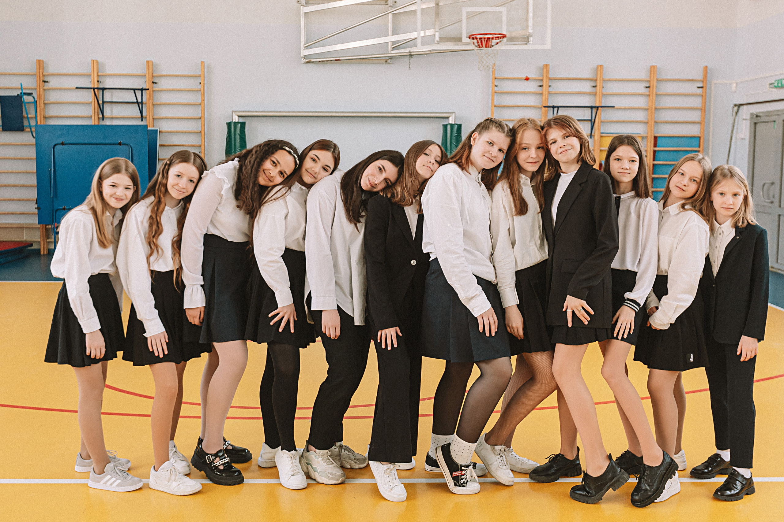 7 класс в стенах школы. Семейный фотограф Тюмень, фотограф на роды Салмина Мария