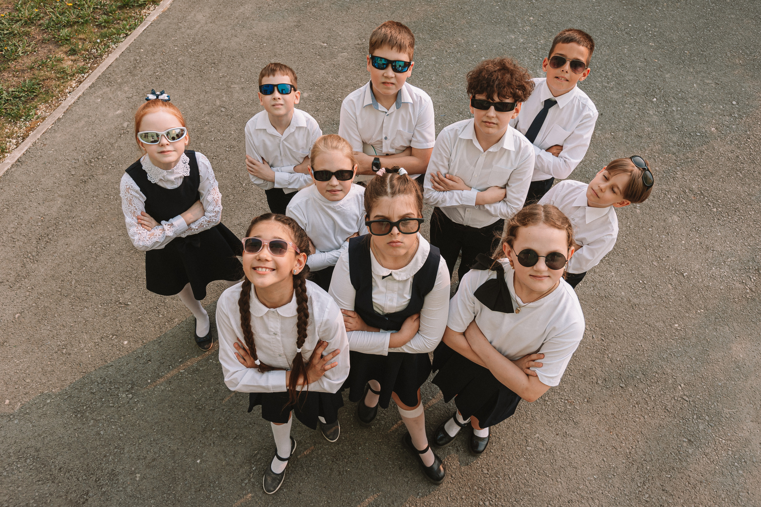 3 класс у школы. Семейный фотограф Тюмень, фотограф на роды Салмина Мария