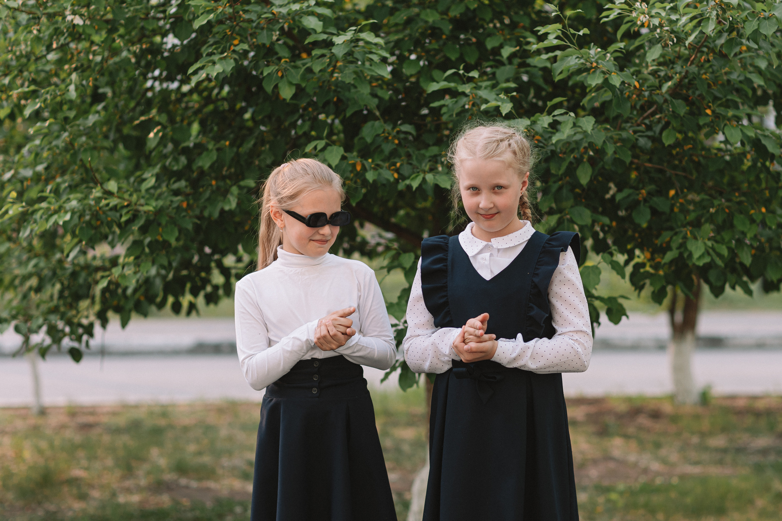 3 класс у школы. Семейный фотограф Тюмень, фотограф на роды Салмина Мария