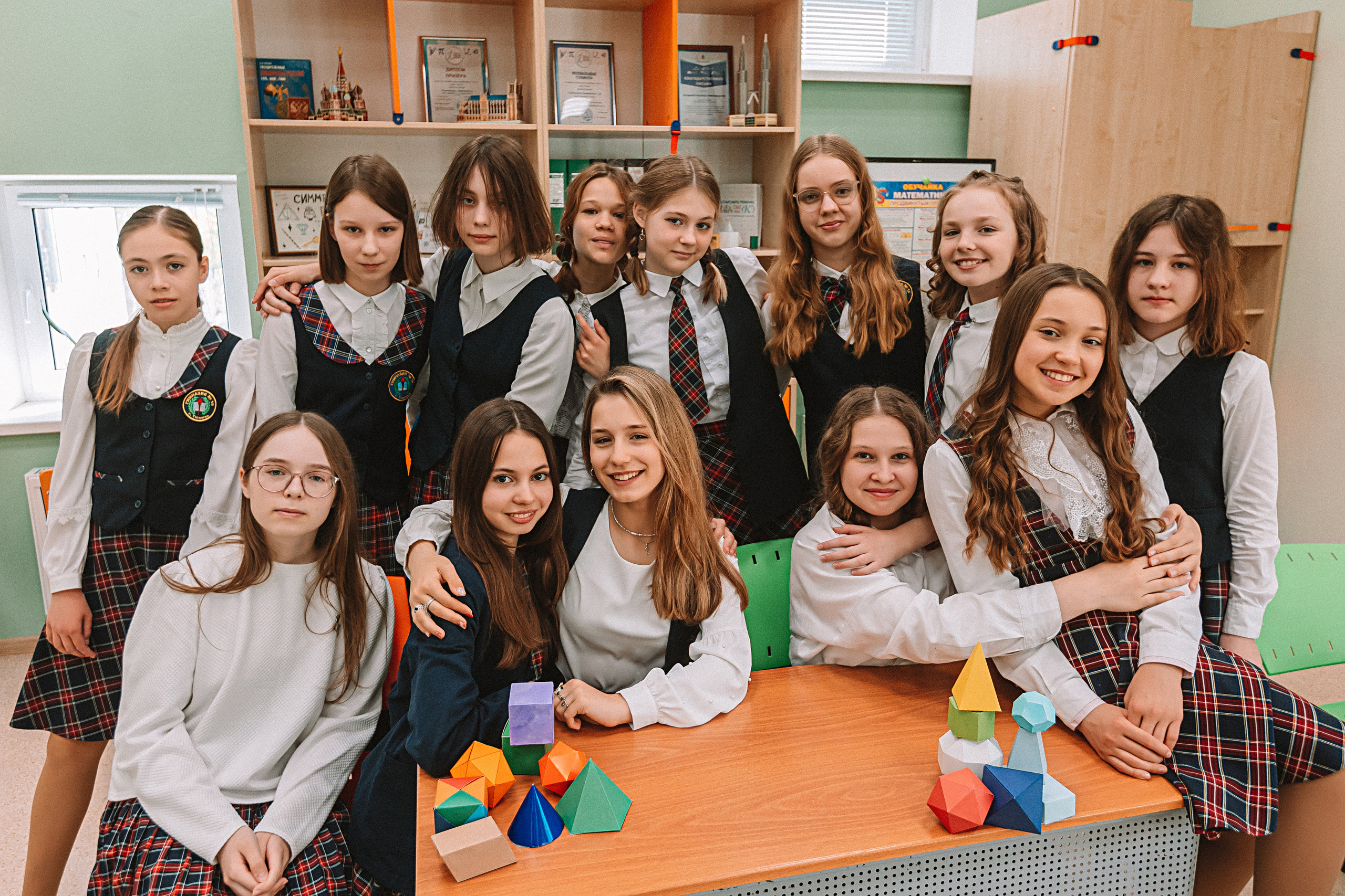 7 класс в кабинете. Семейный фотограф Тюмень, фотограф на роды Салмина Мария