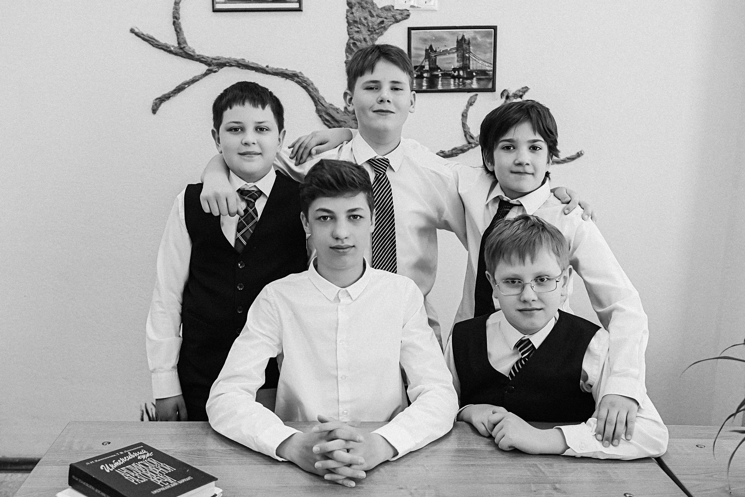 7 класс в стенах школы. Семейный фотограф Тюмень, фотограф на роды Салмина Мария