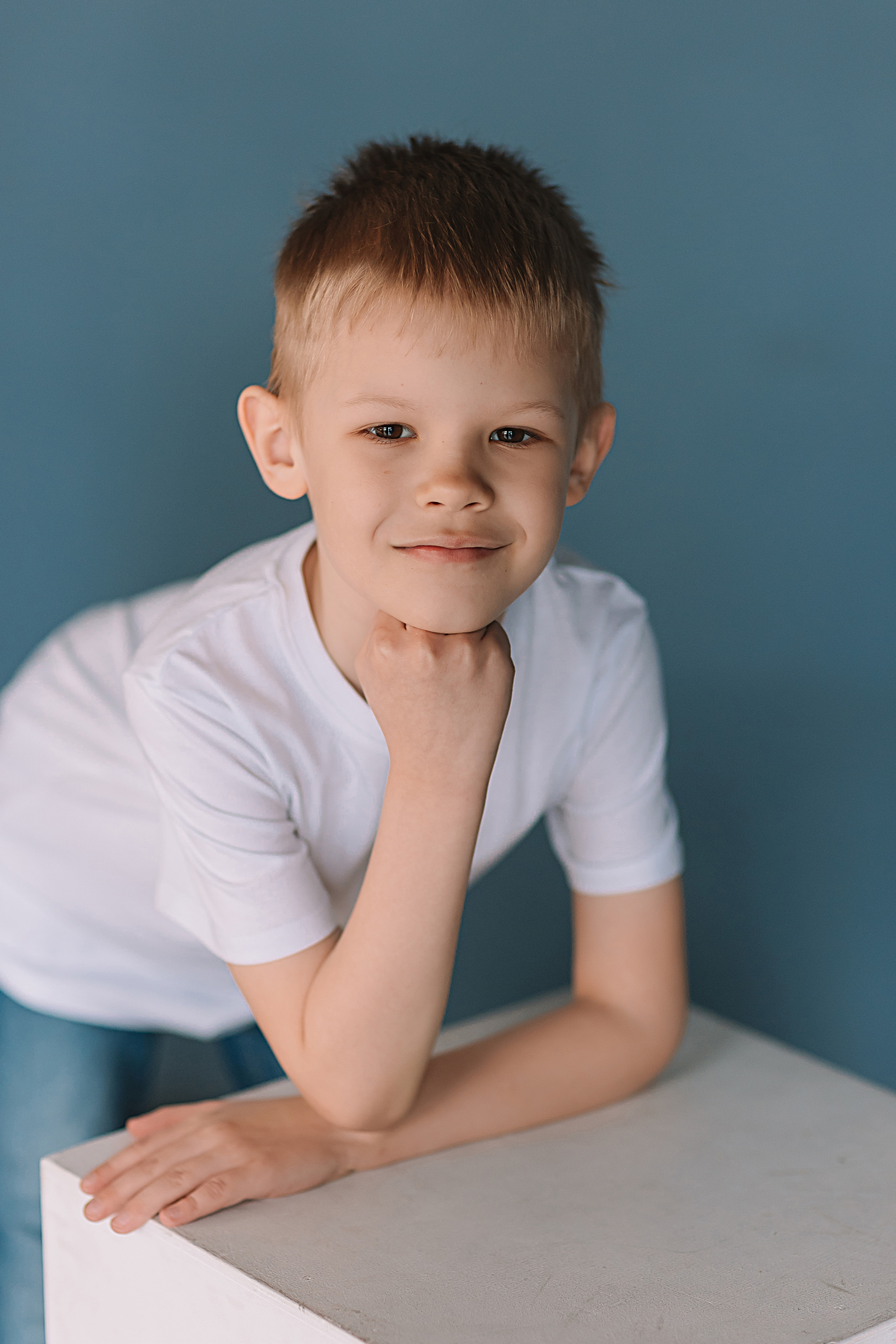 Садик в фотостудии. Семейный фотограф Тюмень, фотограф на роды Салмина Мария