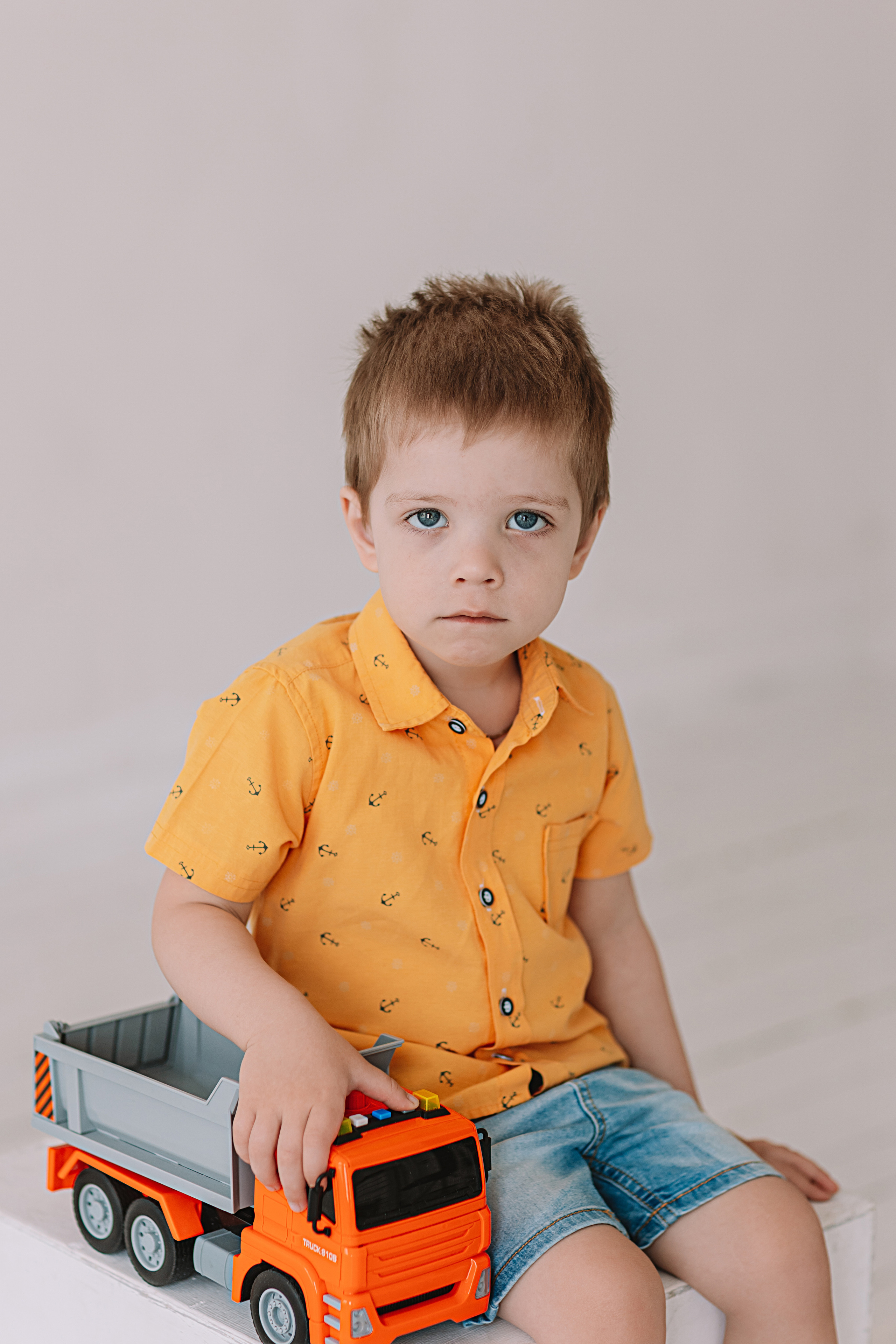 Младшая группа садика в студии. Семейный фотограф Тюмень, фотограф на роды Салмина Мария