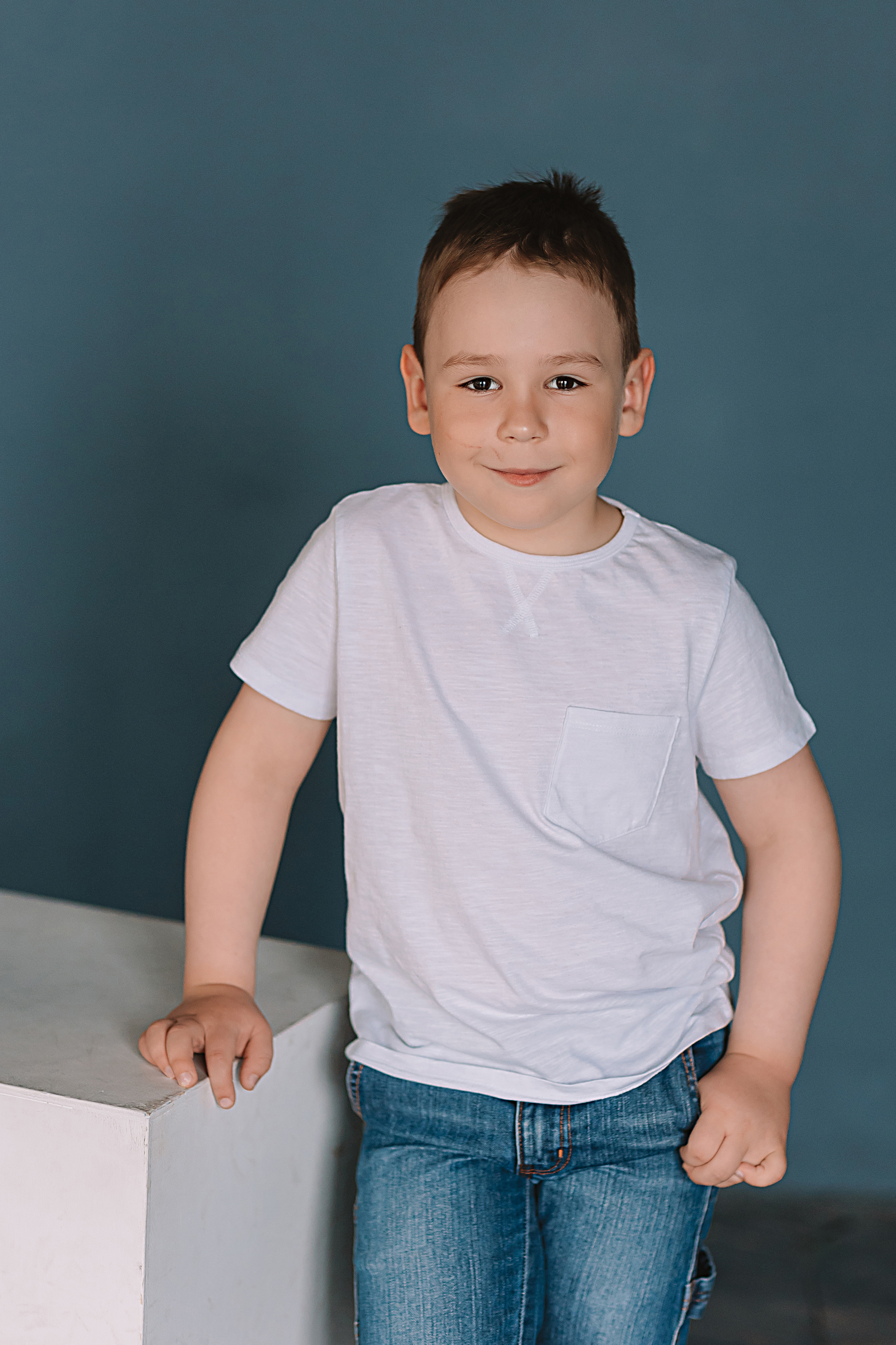 Садик в фотостудии. Семейный фотограф Тюмень, фотограф на роды Салмина Мария