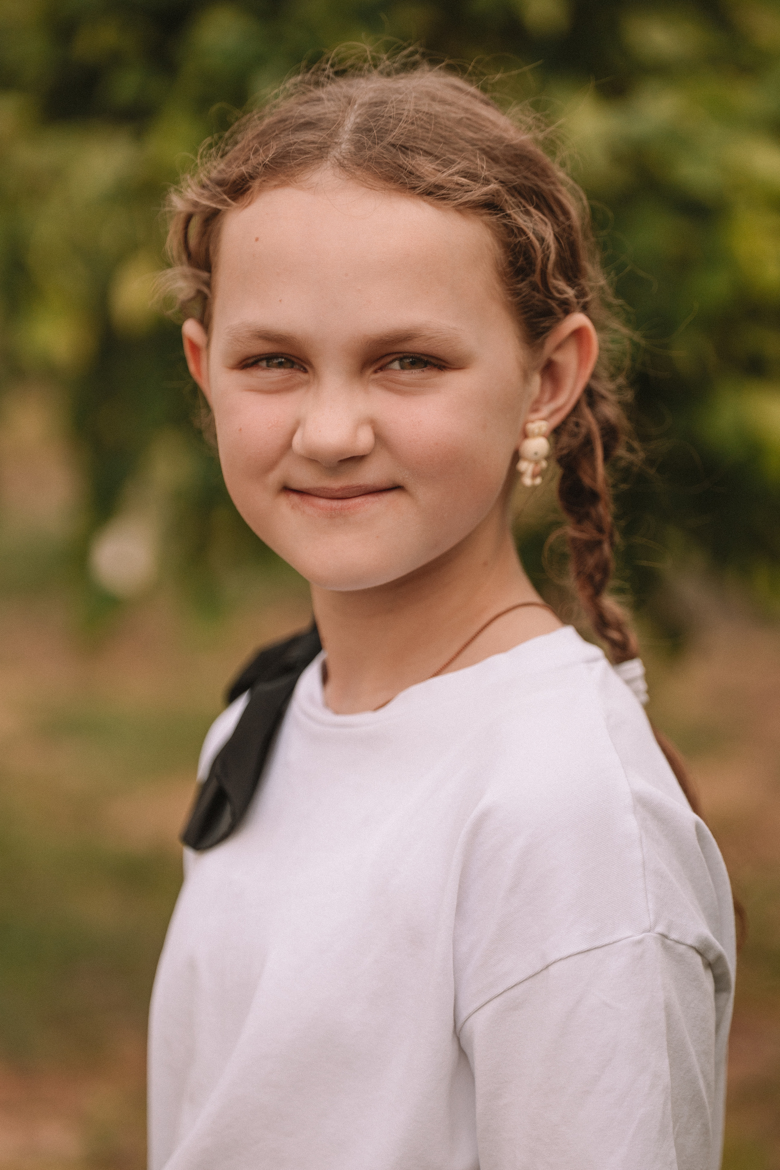 3 класс у школы. Семейный фотограф Тюмень, фотограф на роды Салмина Мария