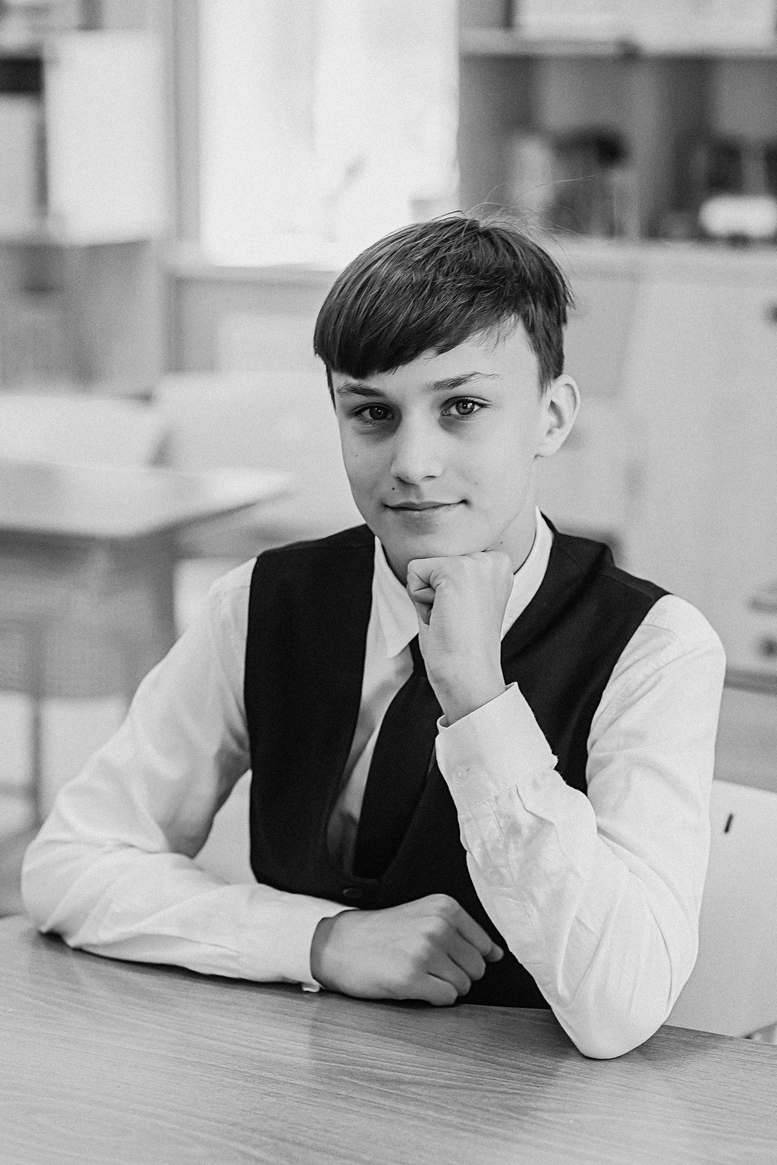 7 класс в кабинете. Семейный фотограф Тюмень, фотограф на роды Салмина Мария