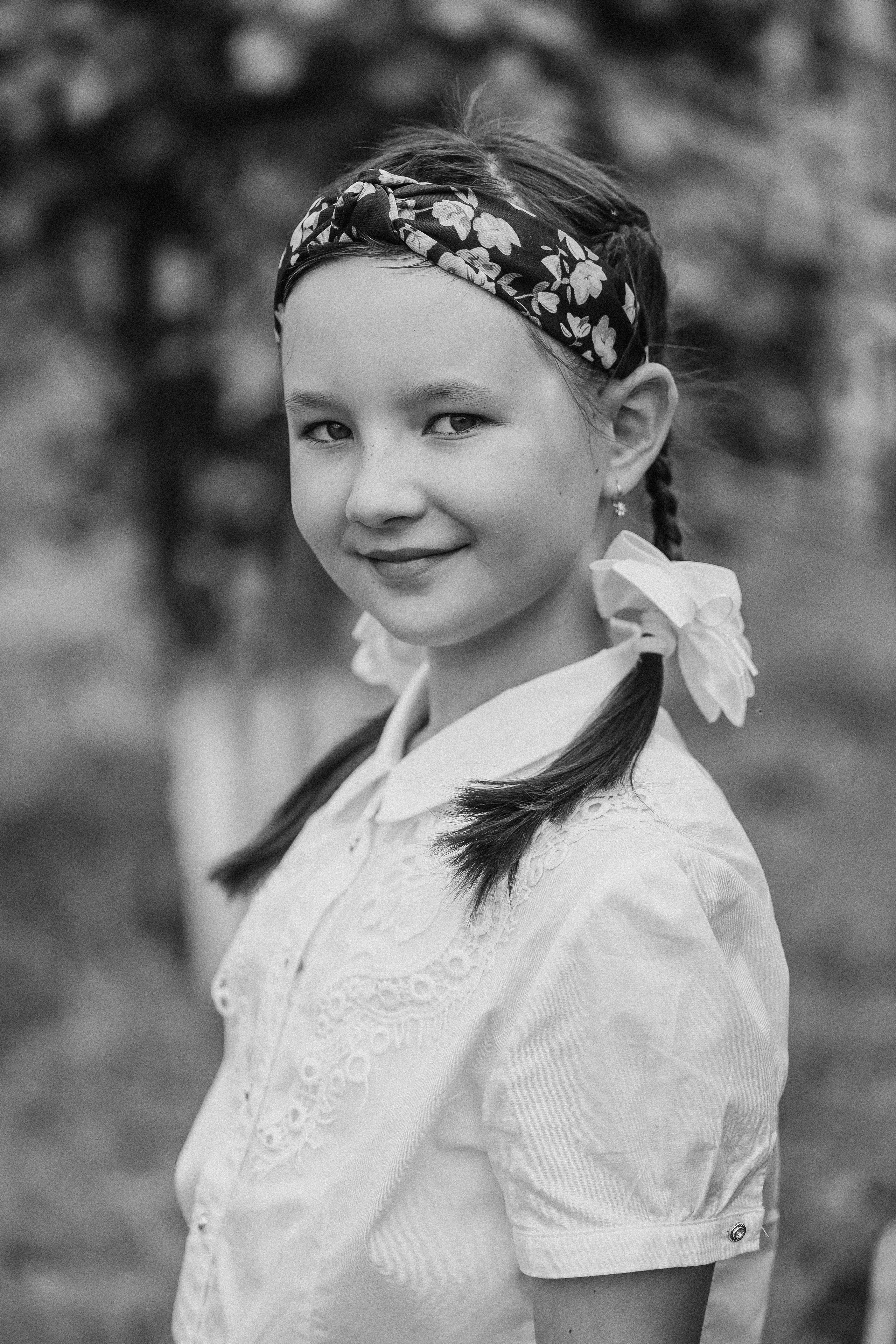 3 класс у школы. Семейный фотограф Тюмень, фотограф на роды Салмина Мария