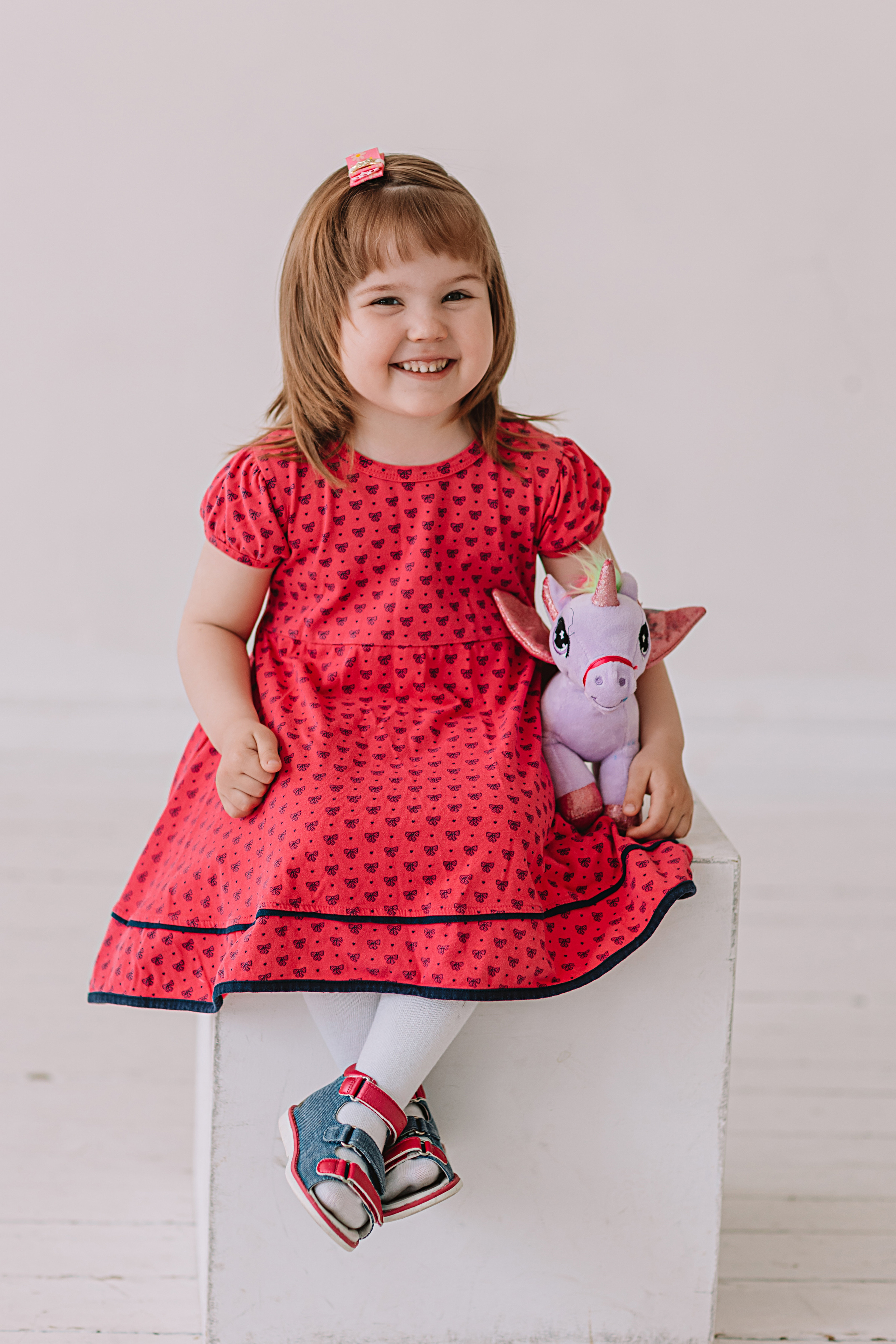 Младшая группа садика в студии. Семейный фотограф Тюмень, фотограф на роды Салмина Мария