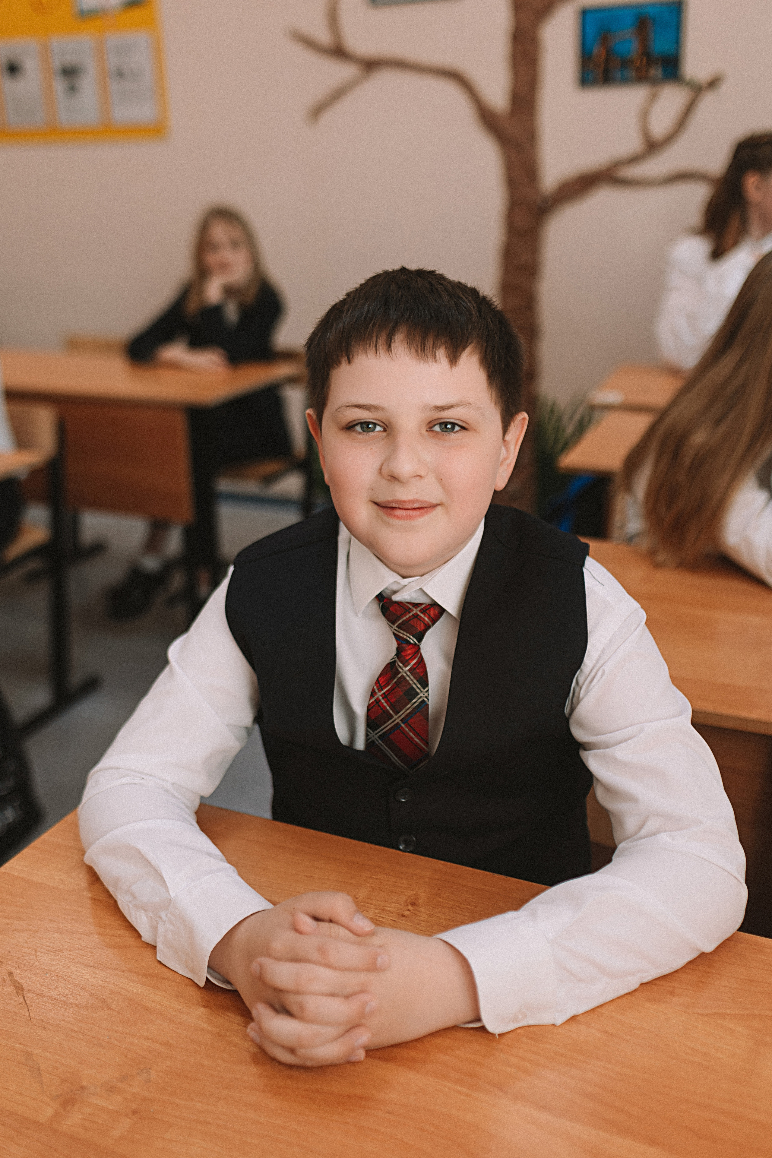 7 класс в стенах школы. Семейный фотограф Тюмень, фотограф на роды Салмина Мария