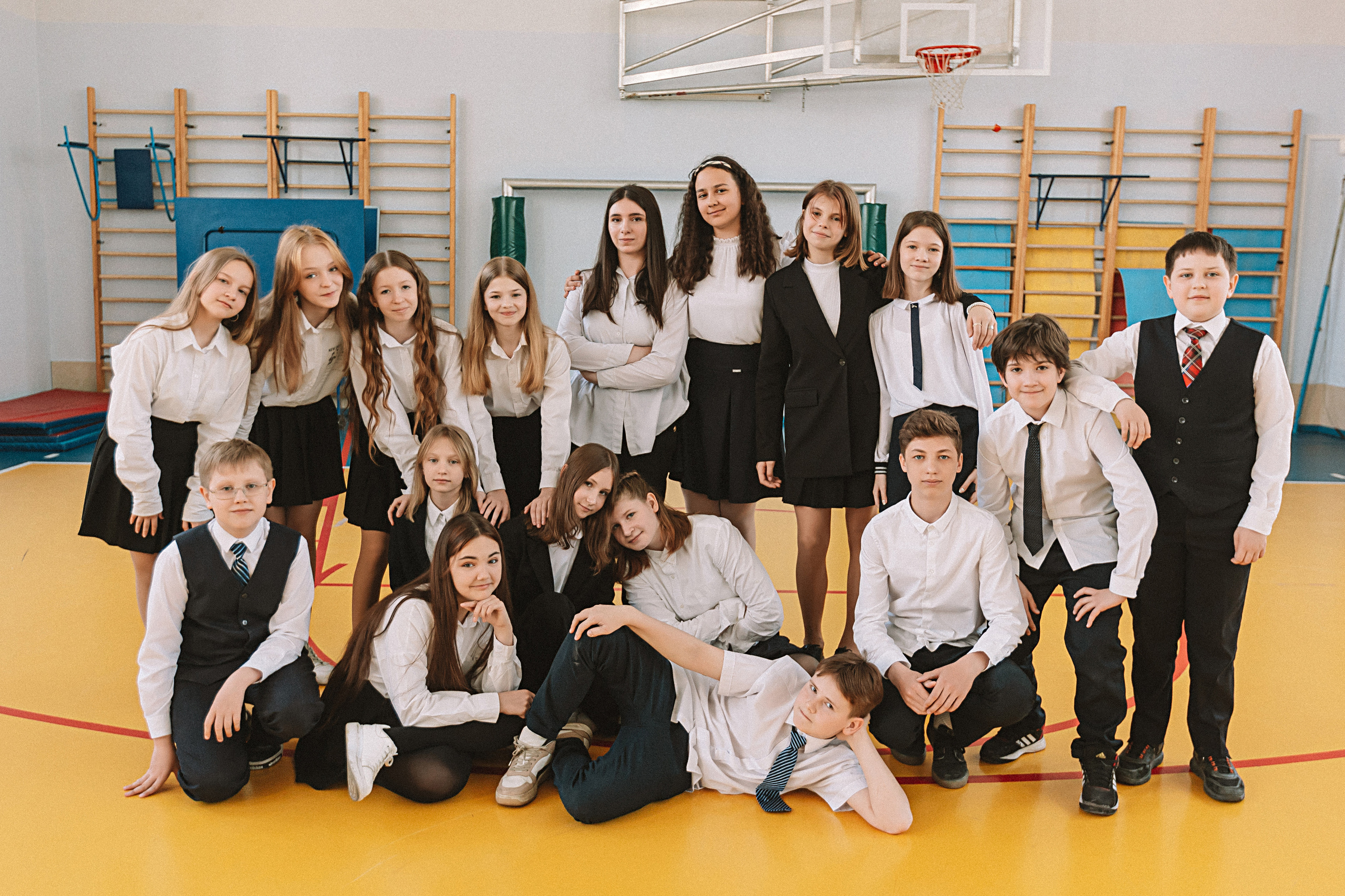 7 класс в стенах школы. Семейный фотограф Тюмень, фотограф на роды Салмина Мария