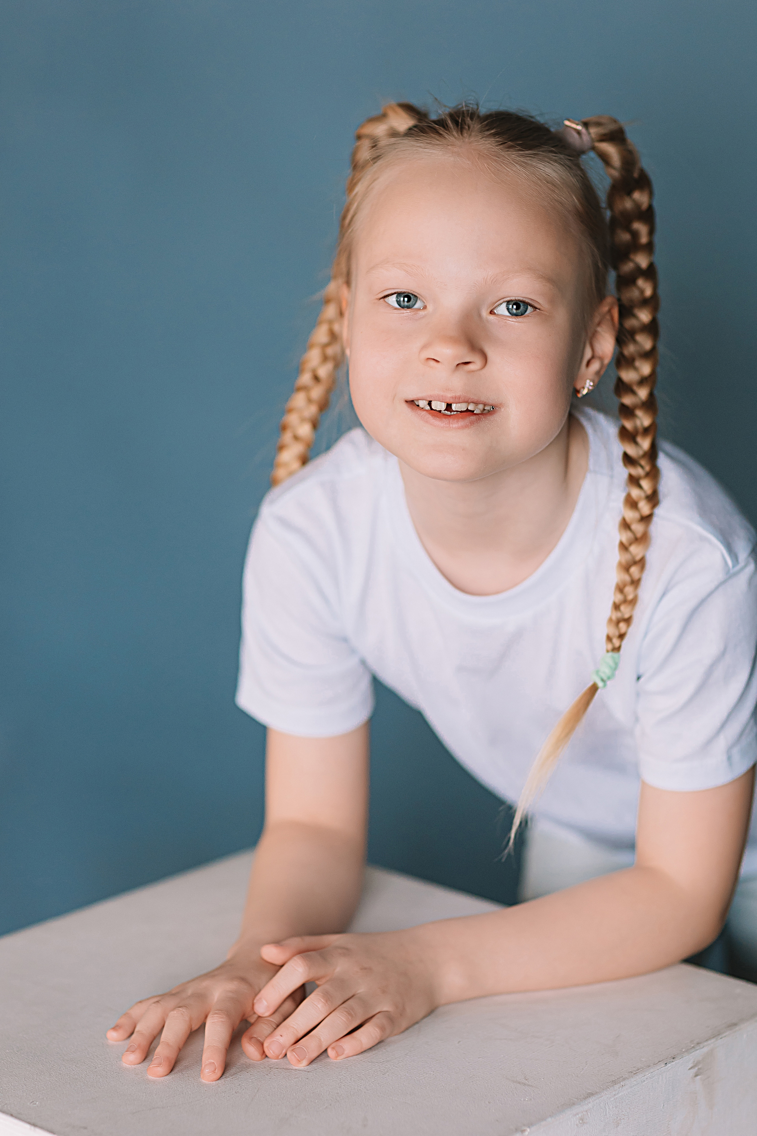 Садик в фотостудии. Семейный фотограф Тюмень, фотограф на роды Салмина Мария