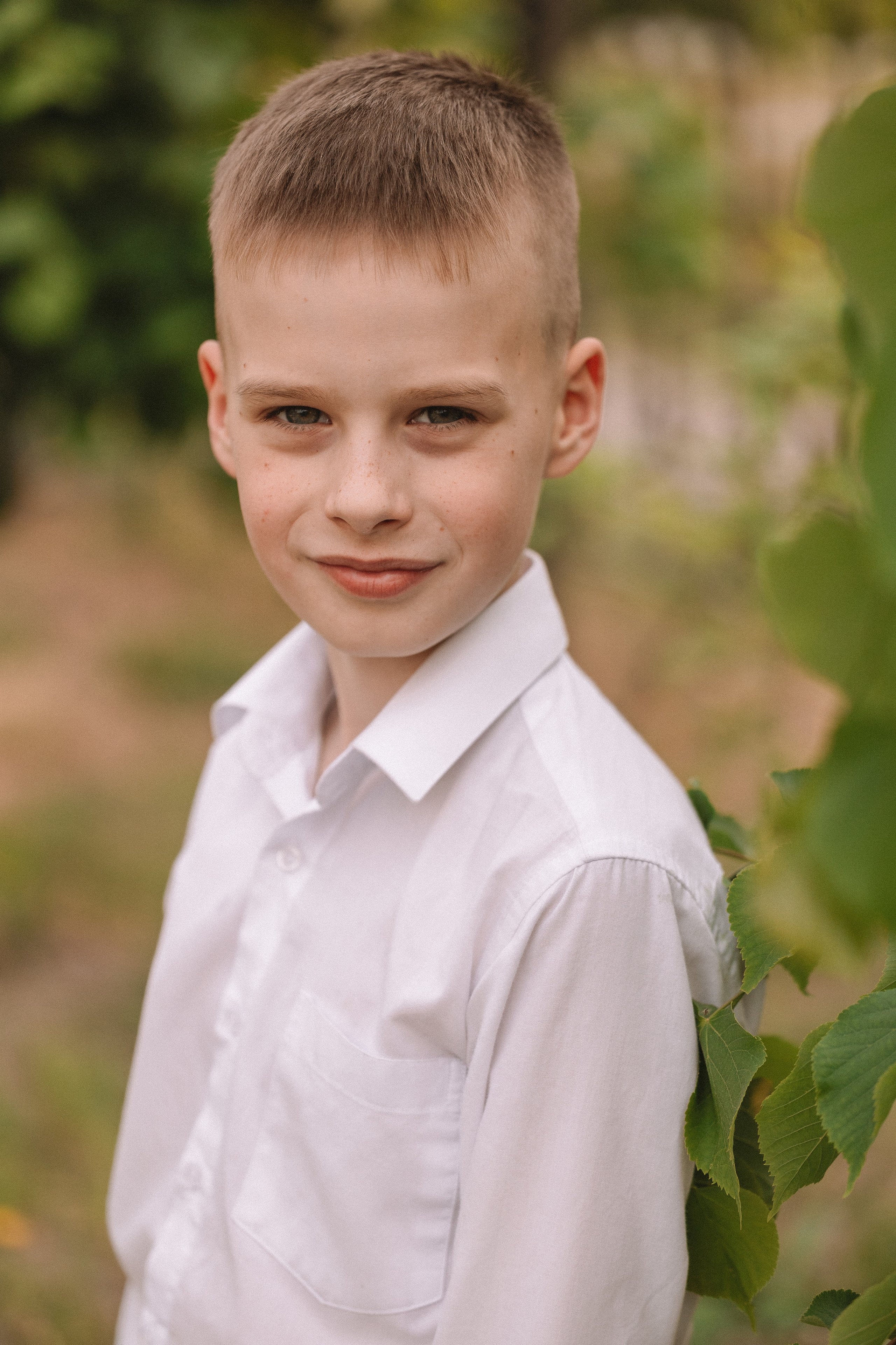 3 класс у школы. Семейный фотограф Тюмень, фотограф на роды Салмина Мария