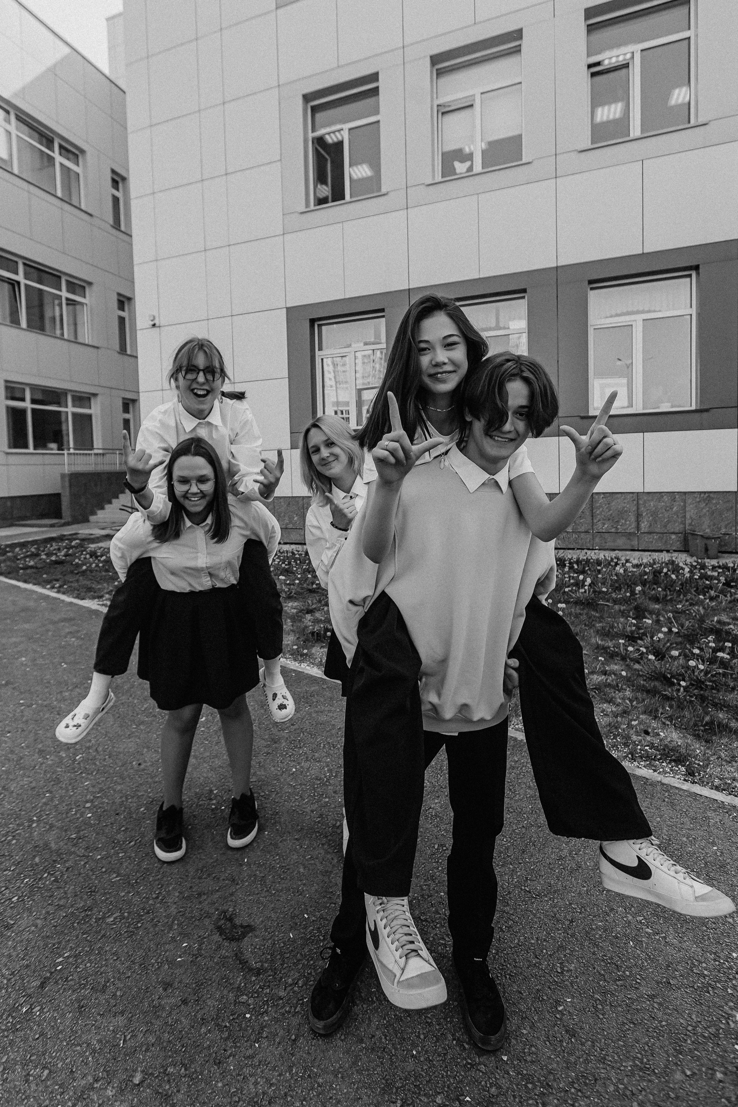 7 класс на улице. Семейный фотограф Тюмень, фотограф на роды Салмина Мария