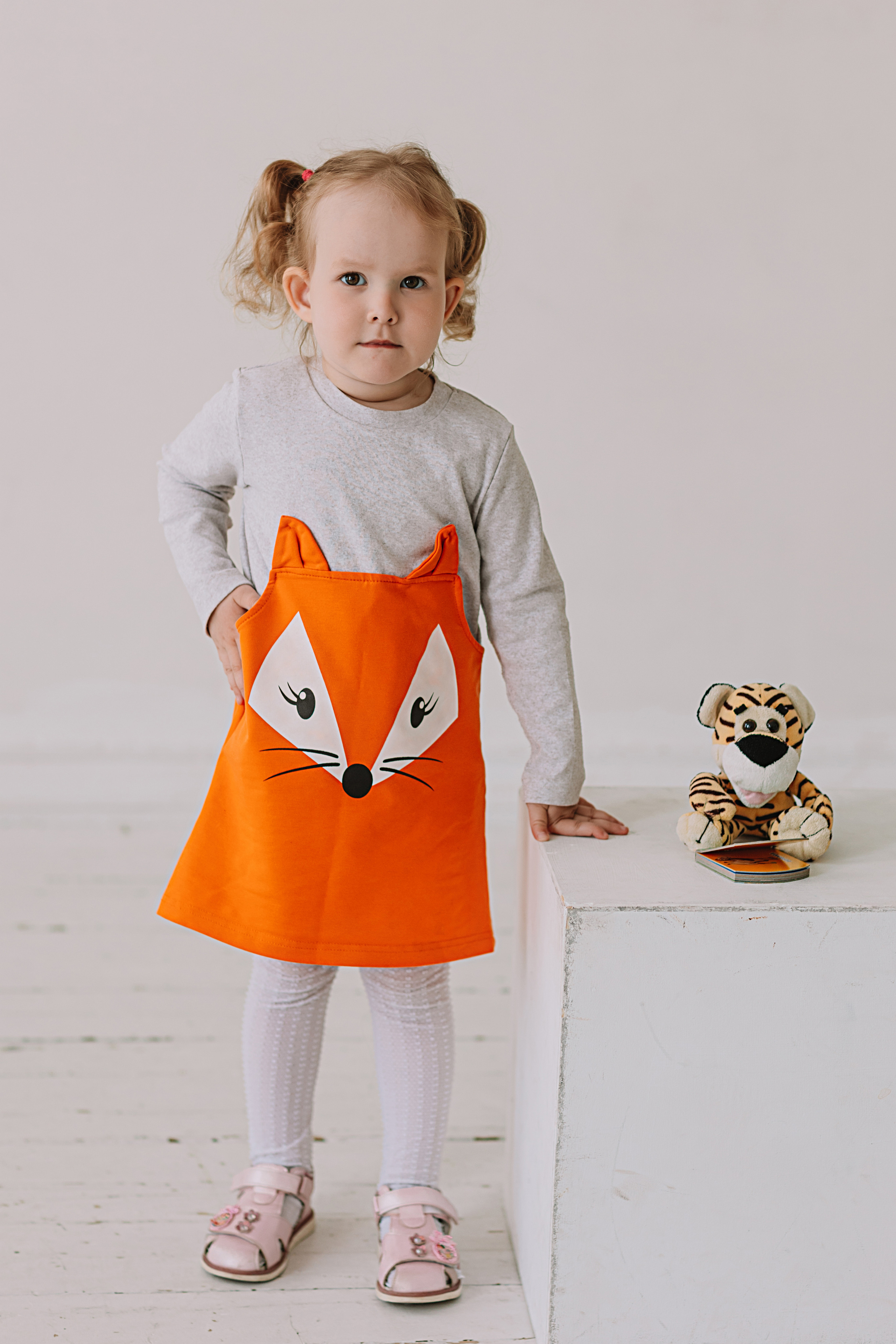 Младшая группа садика в студии. Семейный фотограф Тюмень, фотограф на роды Салмина Мария