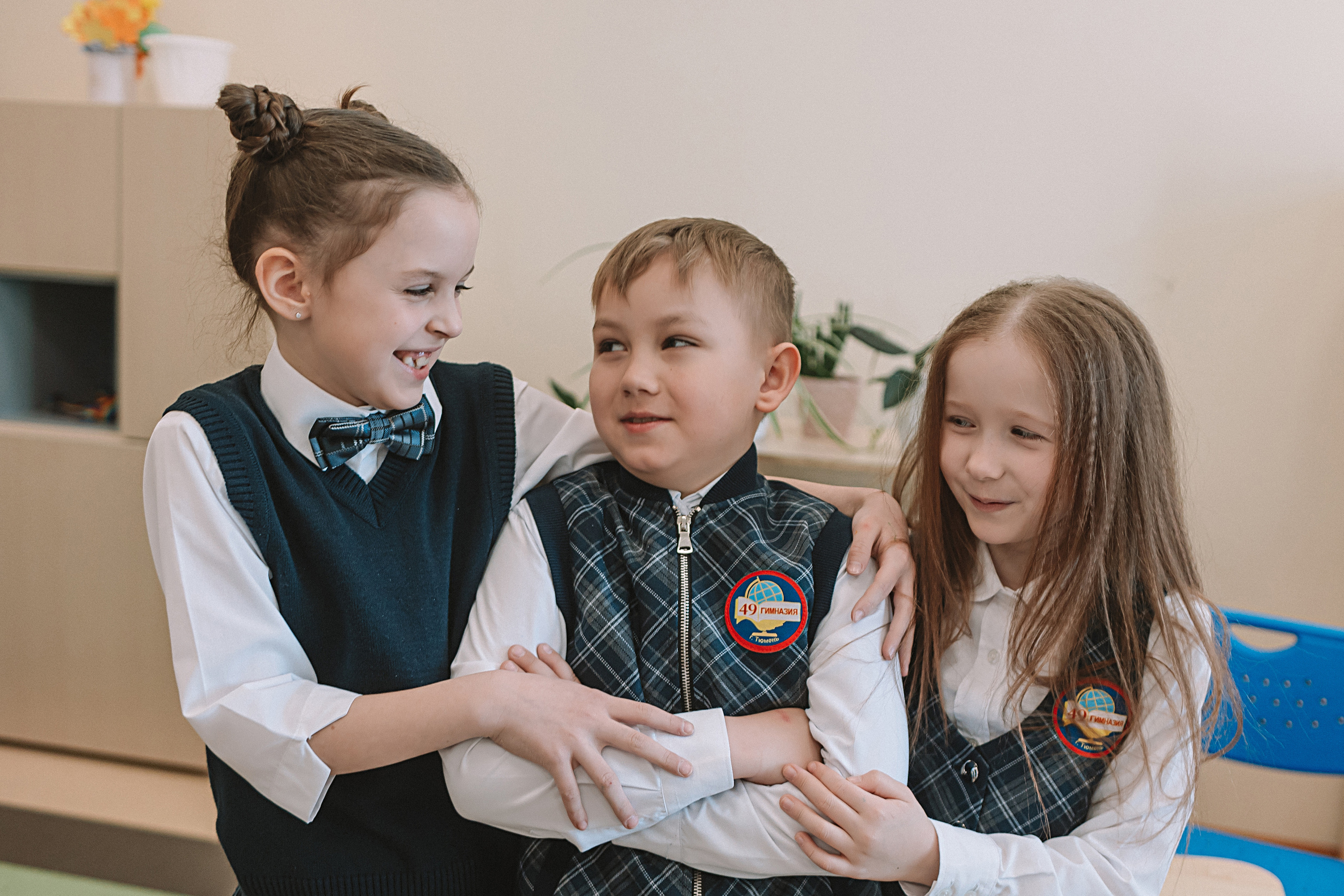 1 класс в кабинете. Семейный фотограф Тюмень, фотограф на роды Салмина Мария