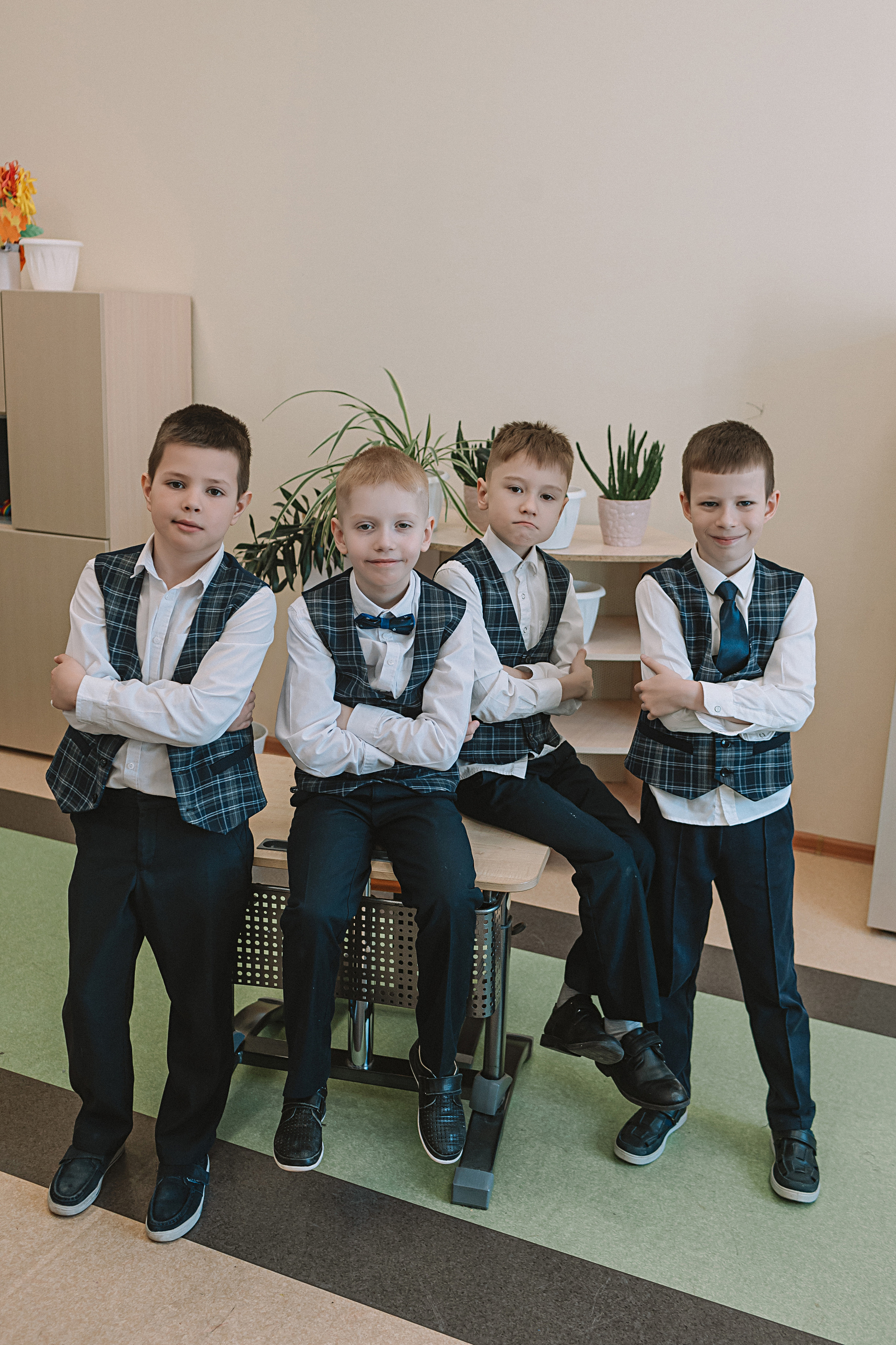 1 класс в кабинете. Семейный фотограф Тюмень, фотограф на роды Салмина Мария