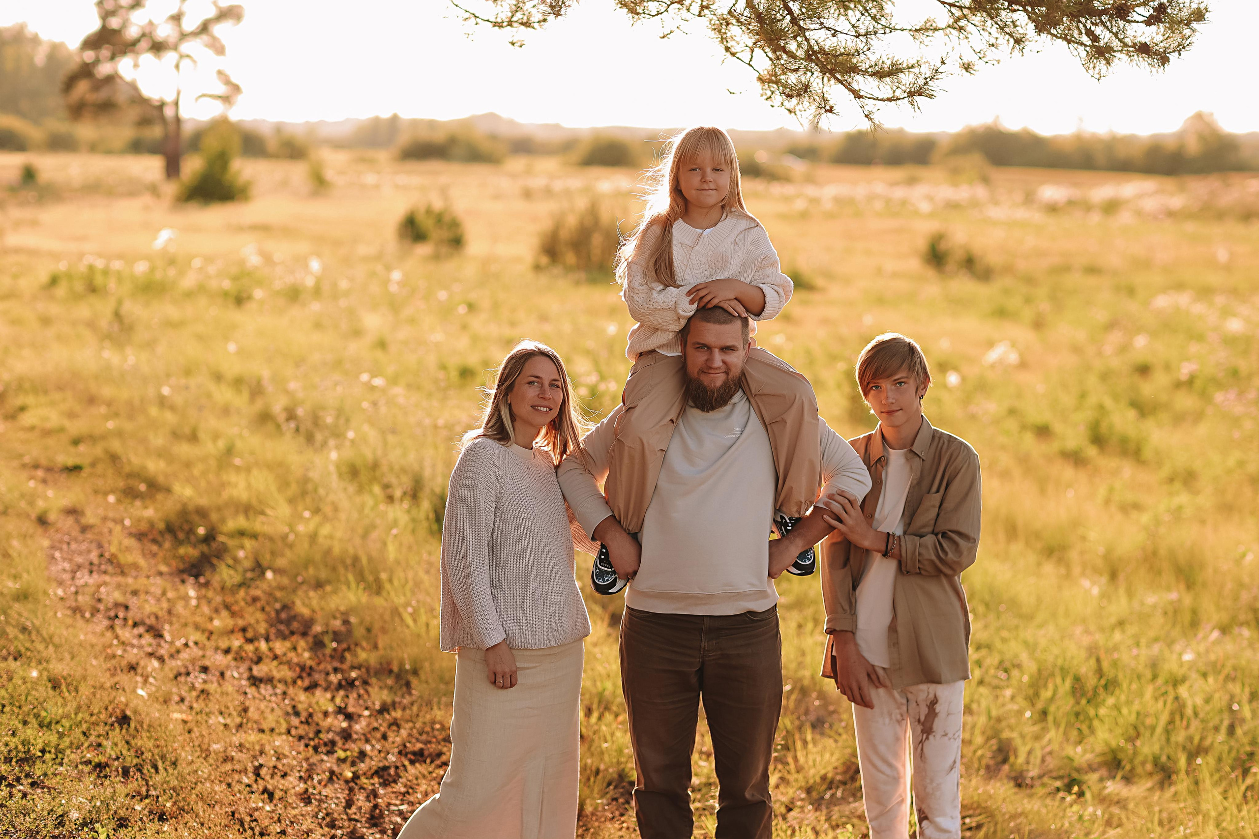 Семейная (каменка). Семейный фотограф Тюмень, фотограф на роды Салмина Мария