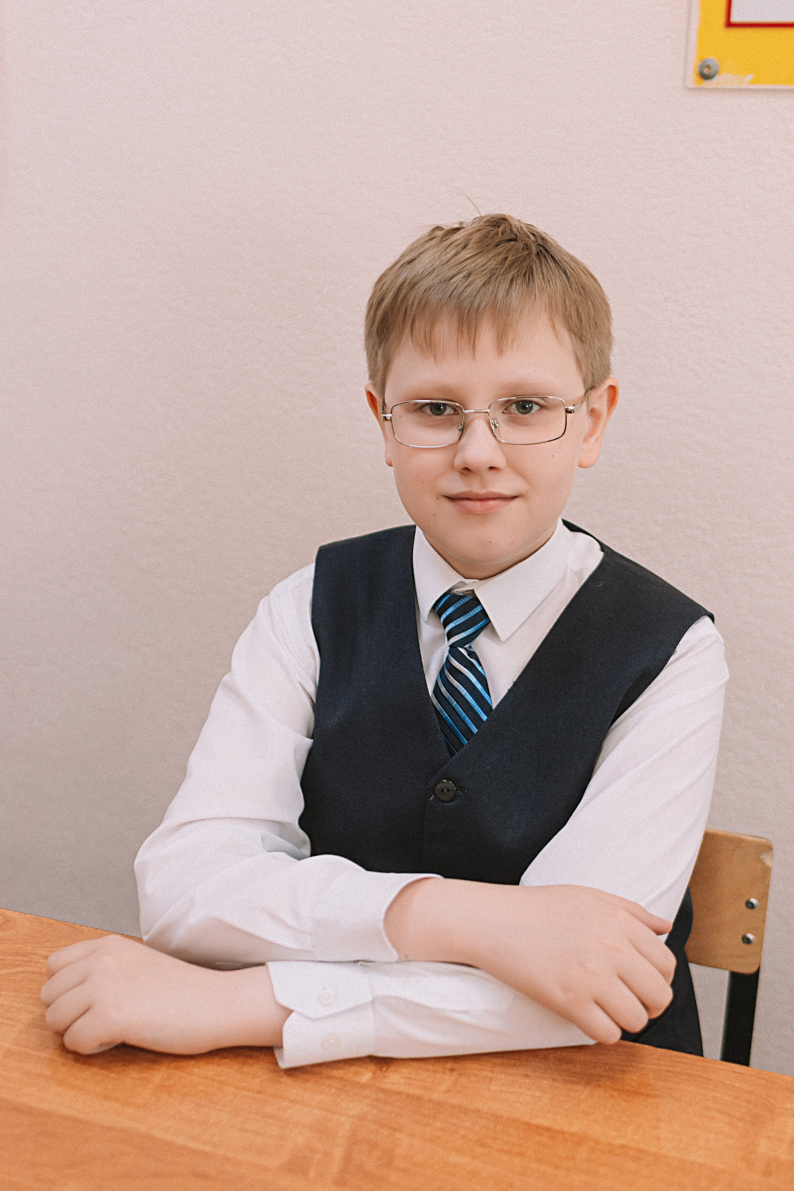 7 класс в стенах школы. Семейный фотограф Тюмень, фотограф на роды Салмина Мария