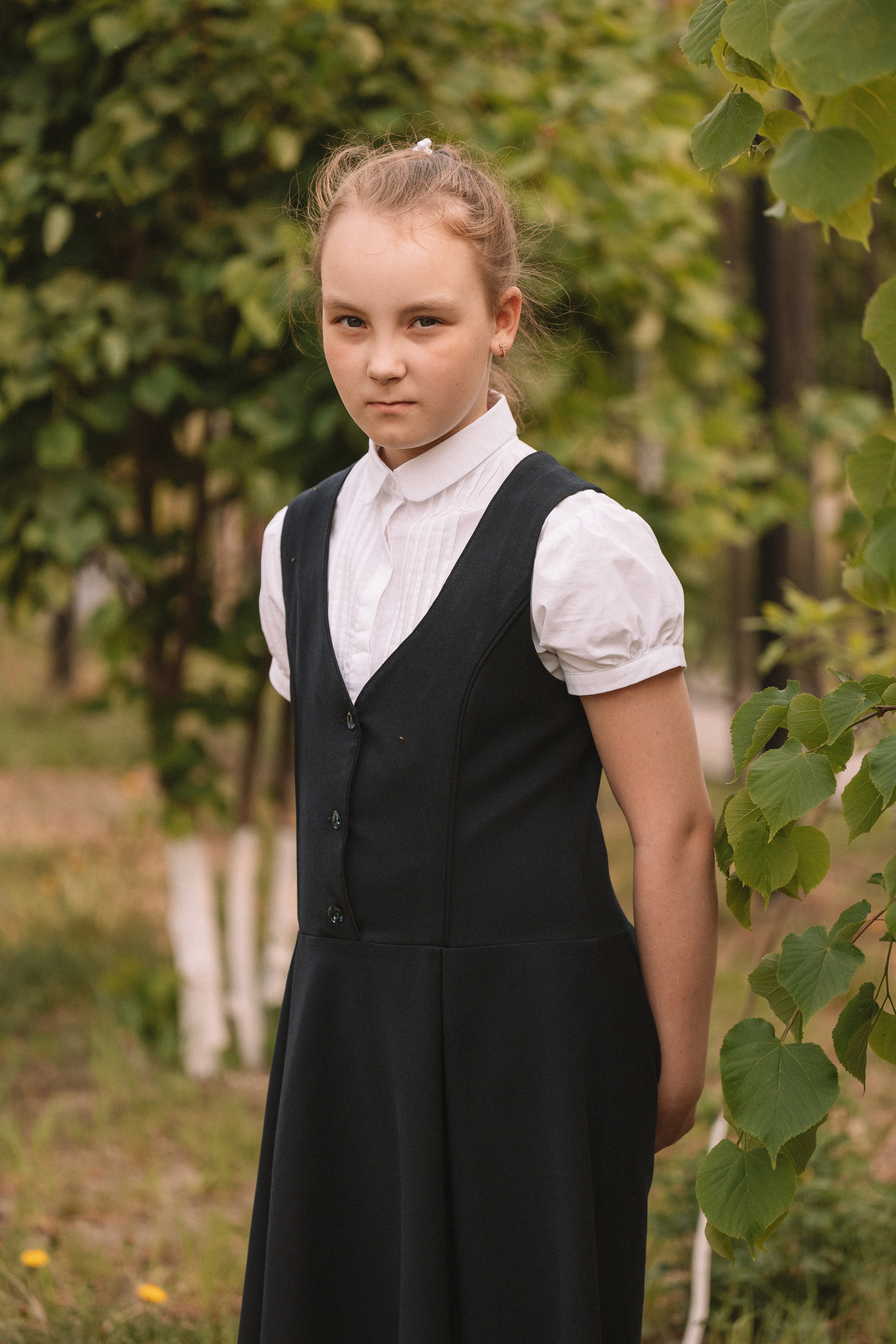 3 класс у школы. Семейный фотограф Тюмень, фотограф на роды Салмина Мария