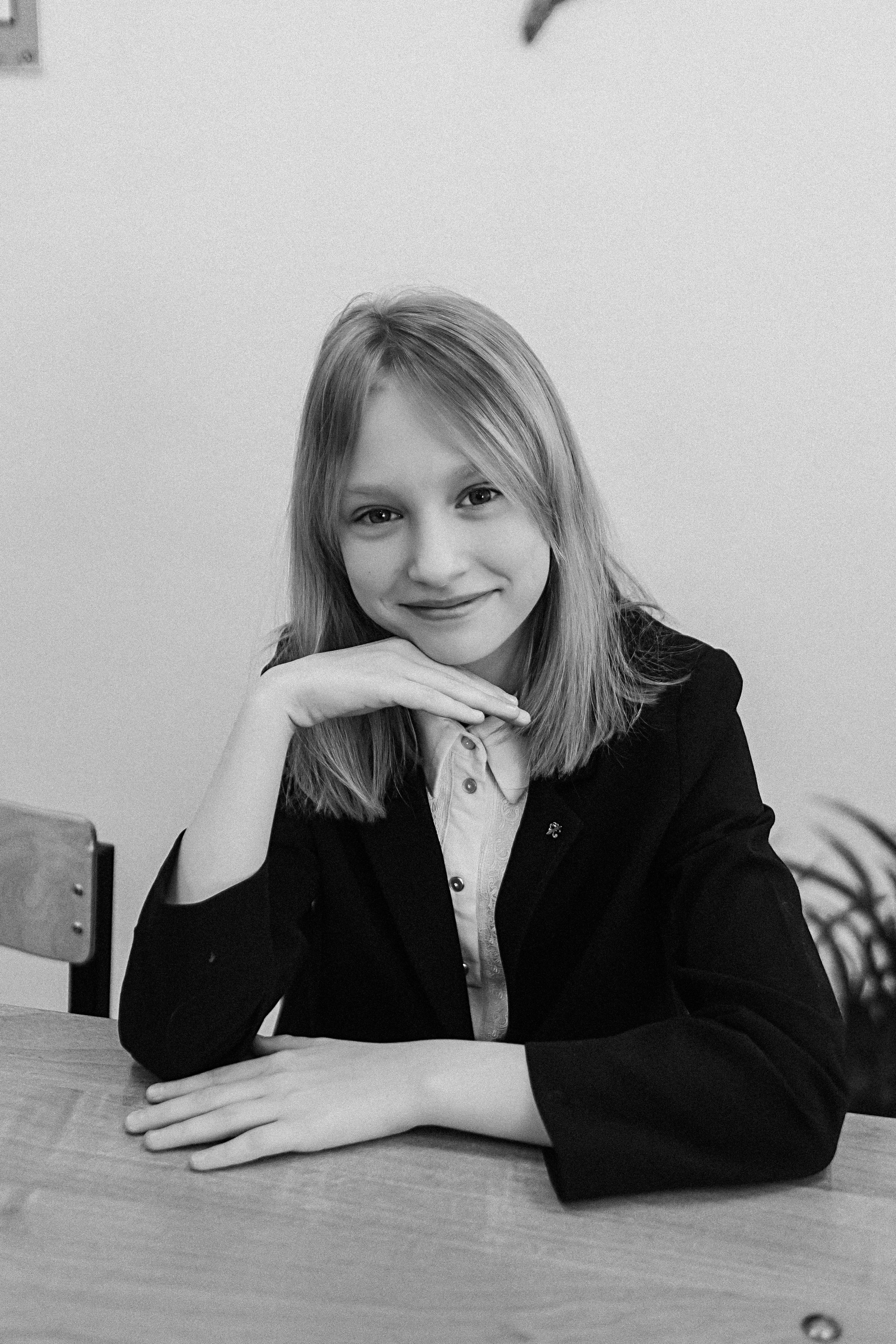 7 класс в стенах школы. Семейный фотограф Тюмень, фотограф на роды Салмина Мария