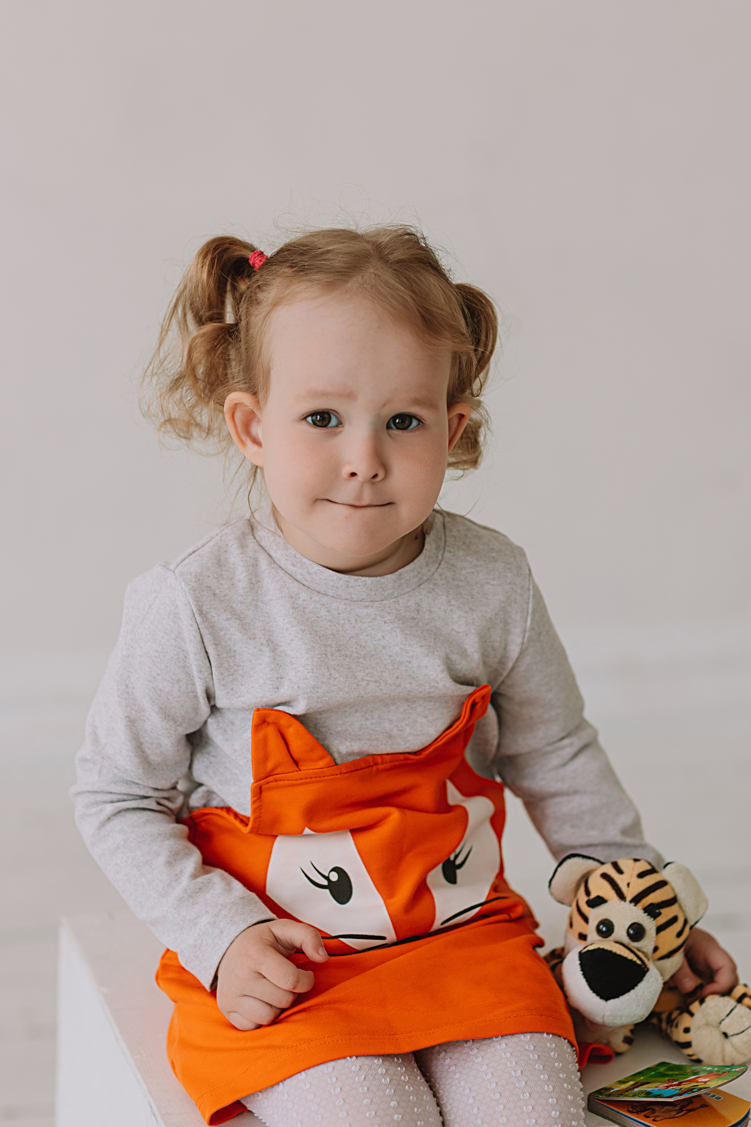 Младшая группа садика в студии. Семейный фотограф Тюмень, фотограф на роды Салмина Мария