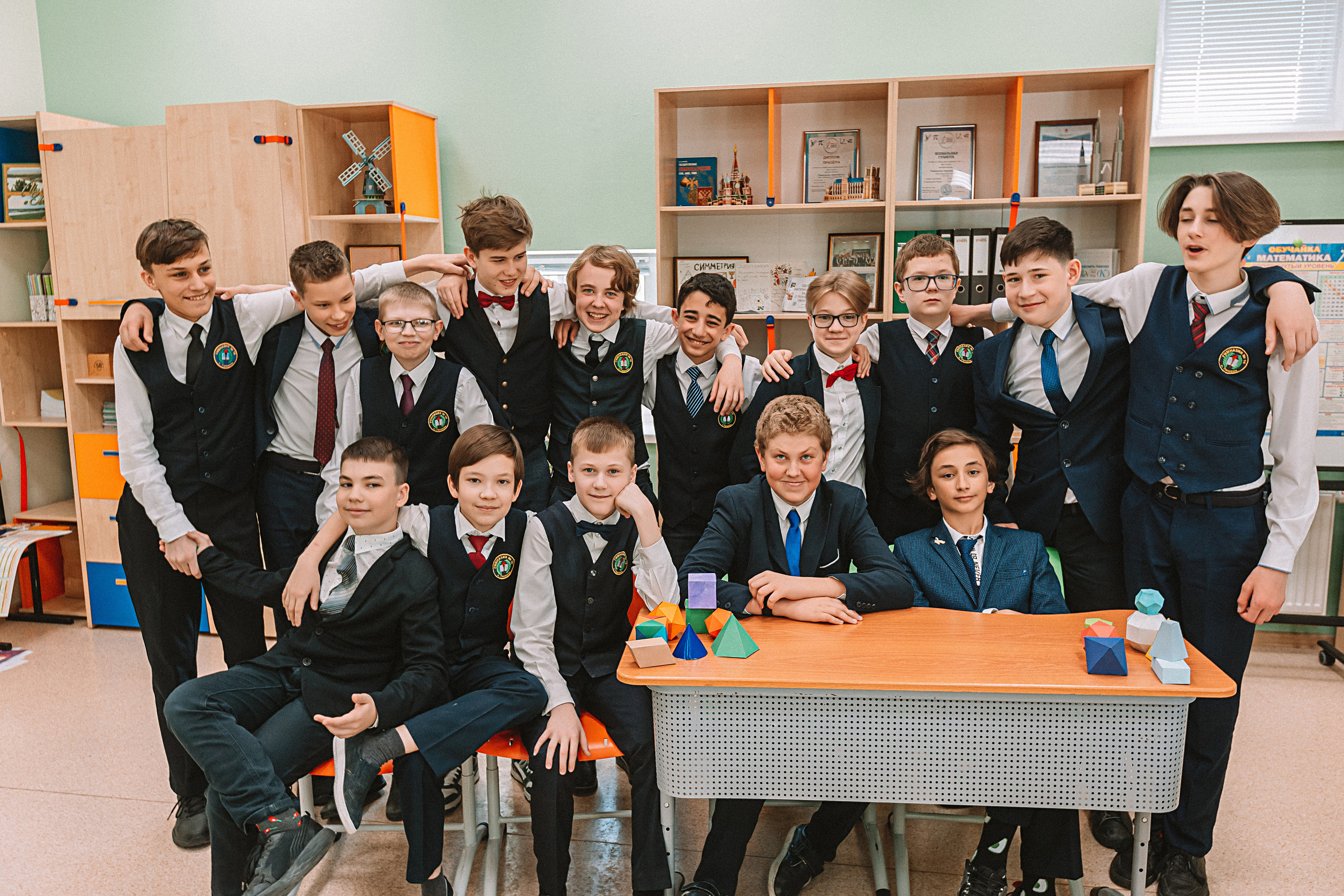 7 класс в кабинете. Семейный фотограф Тюмень, фотограф на роды Салмина Мария