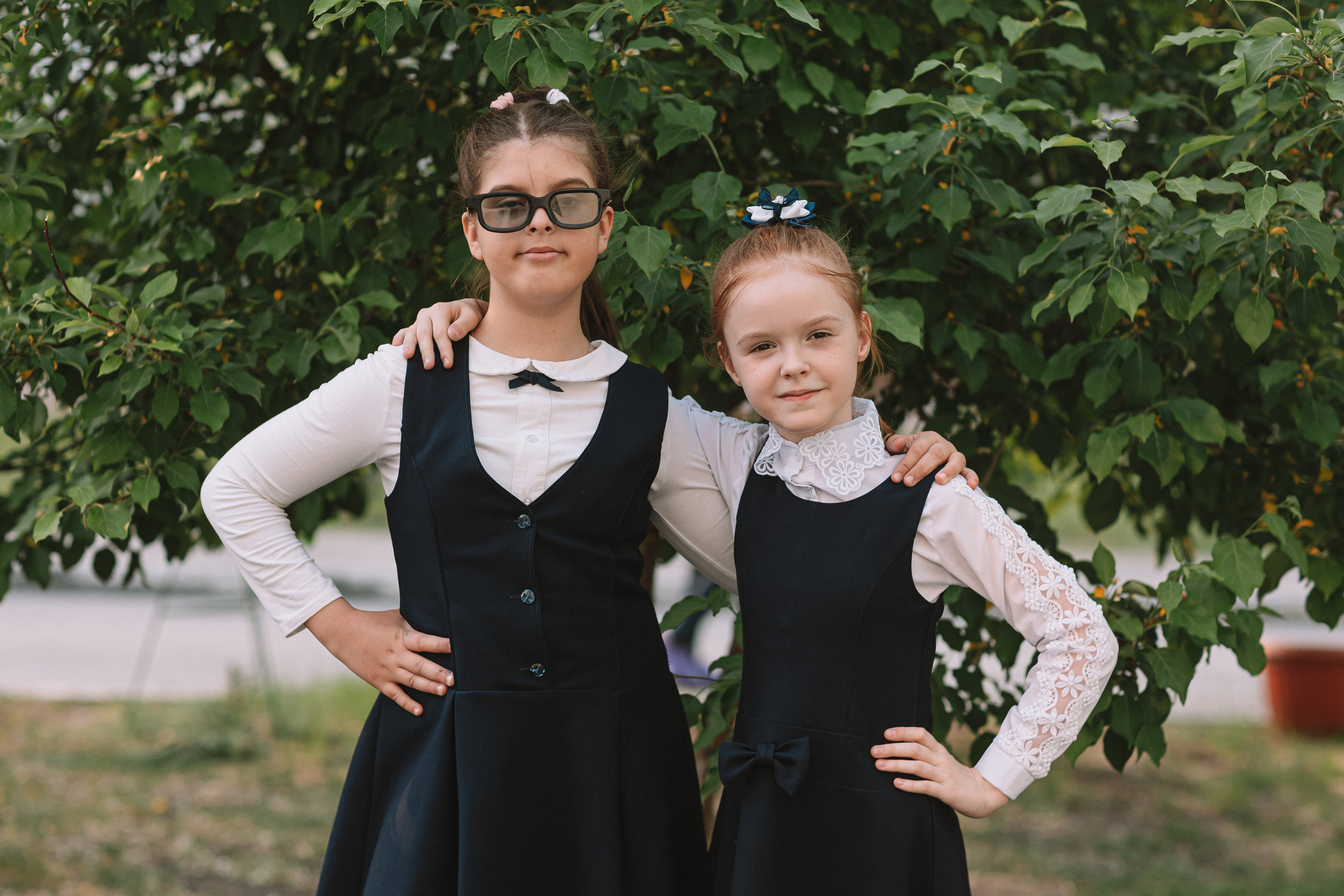 3 класс у школы. Семейный фотограф Тюмень, фотограф на роды Салмина Мария