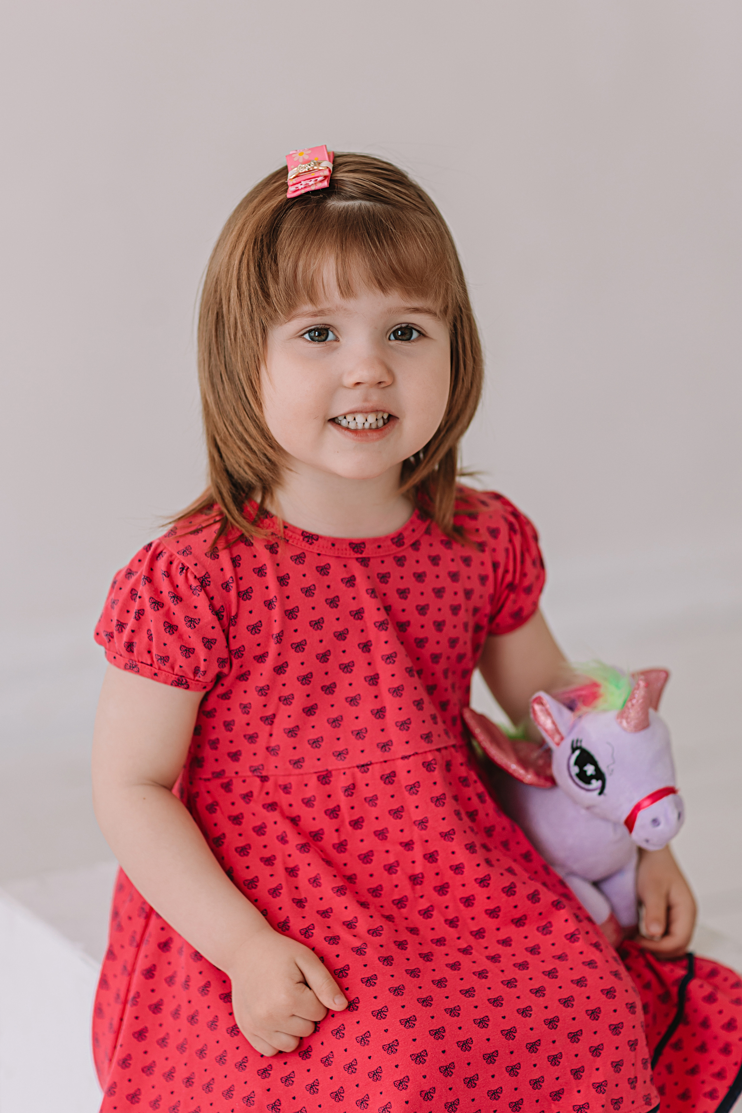 Младшая группа садика в студии. Семейный фотограф Тюмень, фотограф на роды Салмина Мария