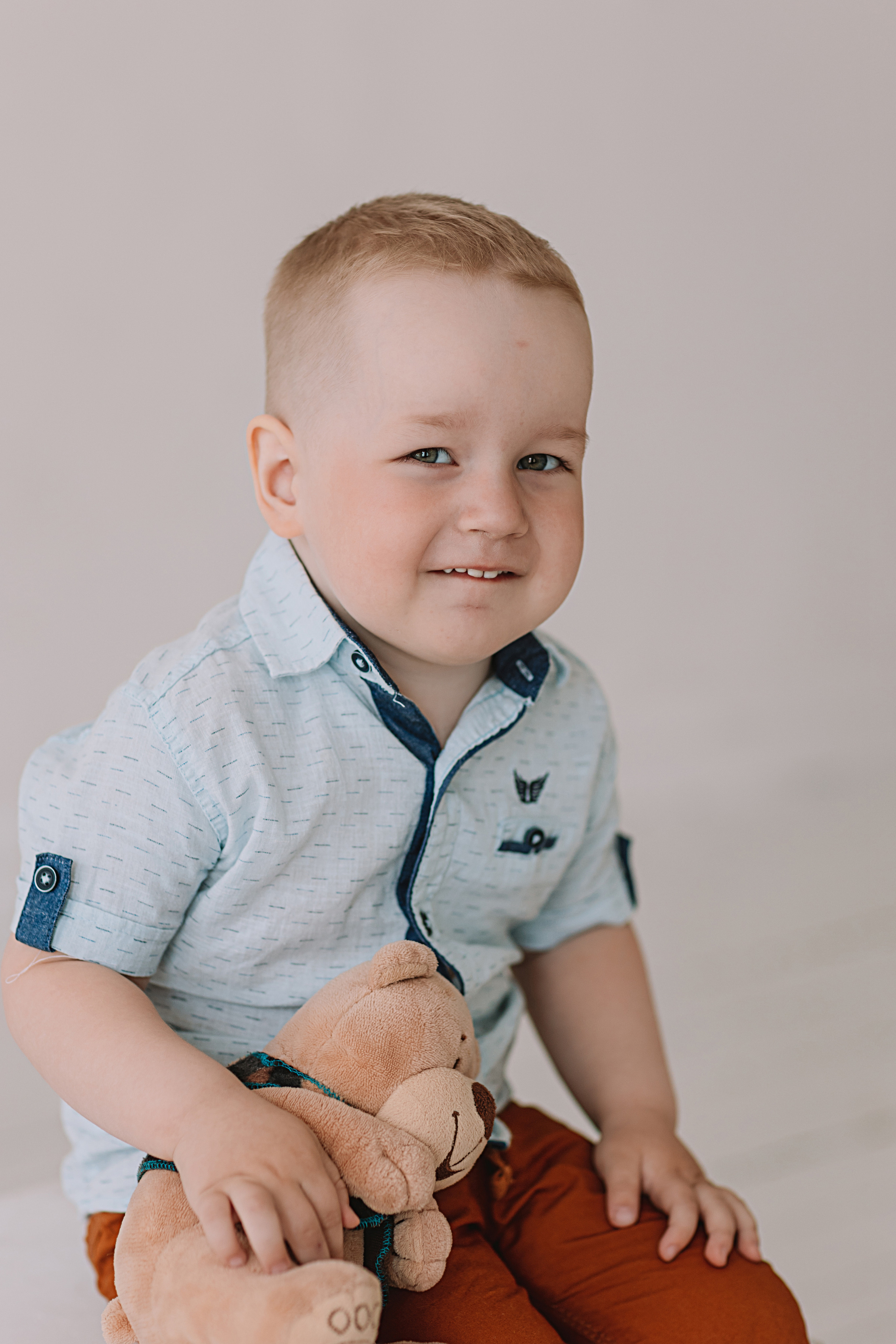 Младшая группа садика в студии. Семейный фотограф Тюмень, фотограф на роды Салмина Мария