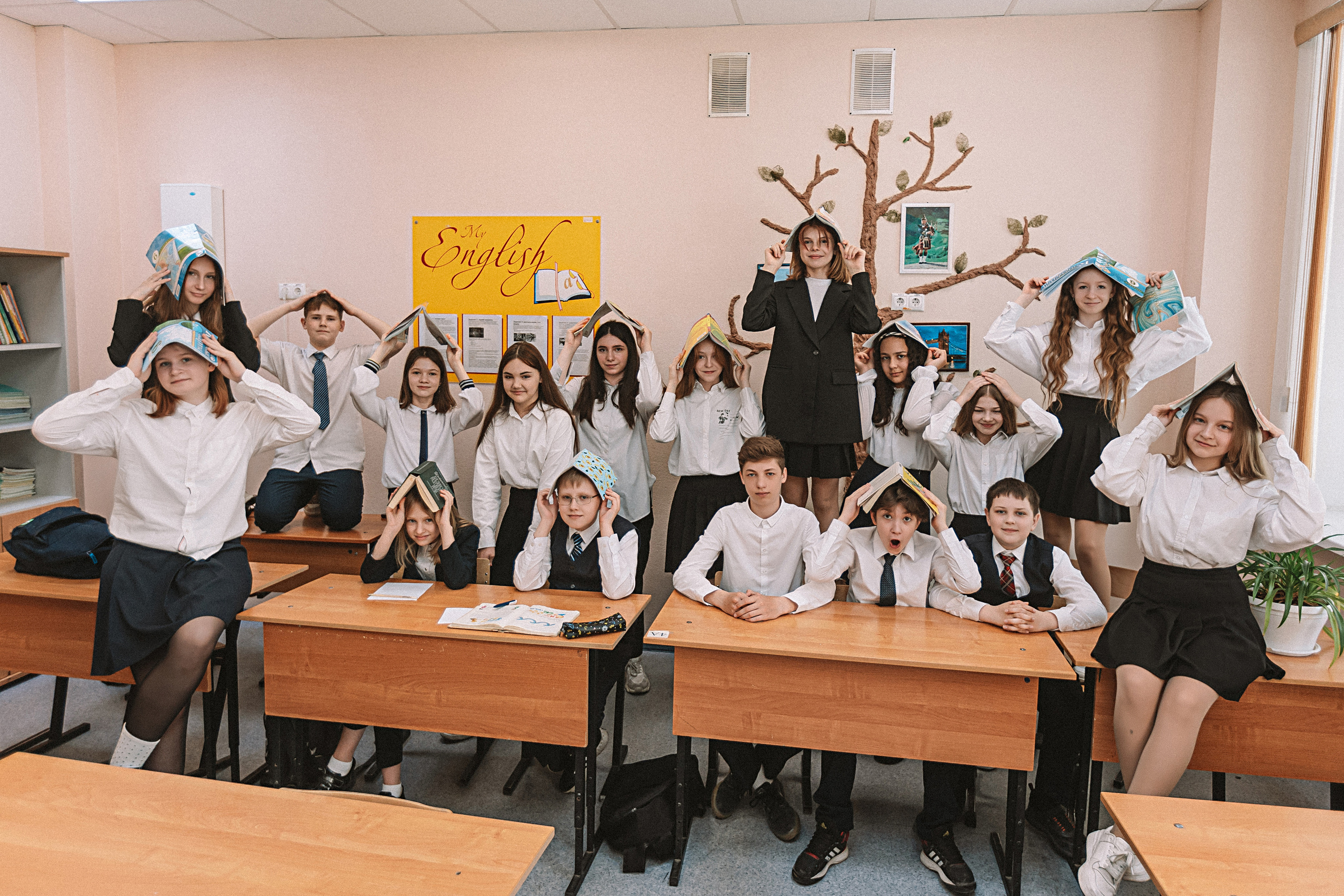 7 класс в стенах школы. Семейный фотограф Тюмень, фотограф на роды Салмина Мария