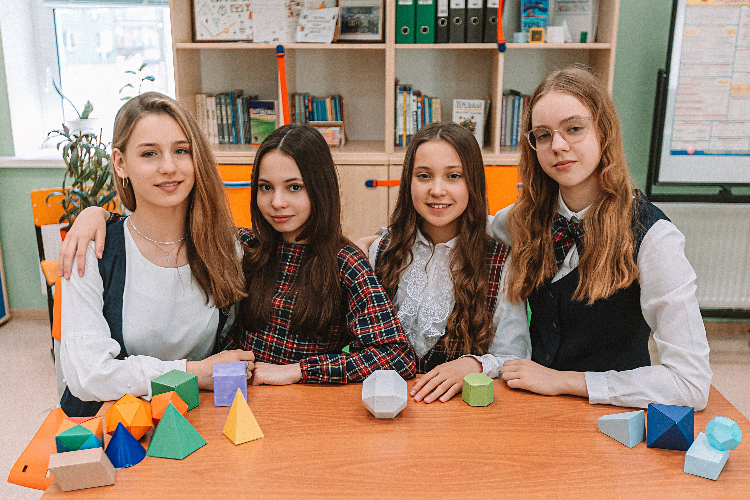 7 класс в кабинете. Семейный фотограф Тюмень, фотограф на роды Салмина Мария