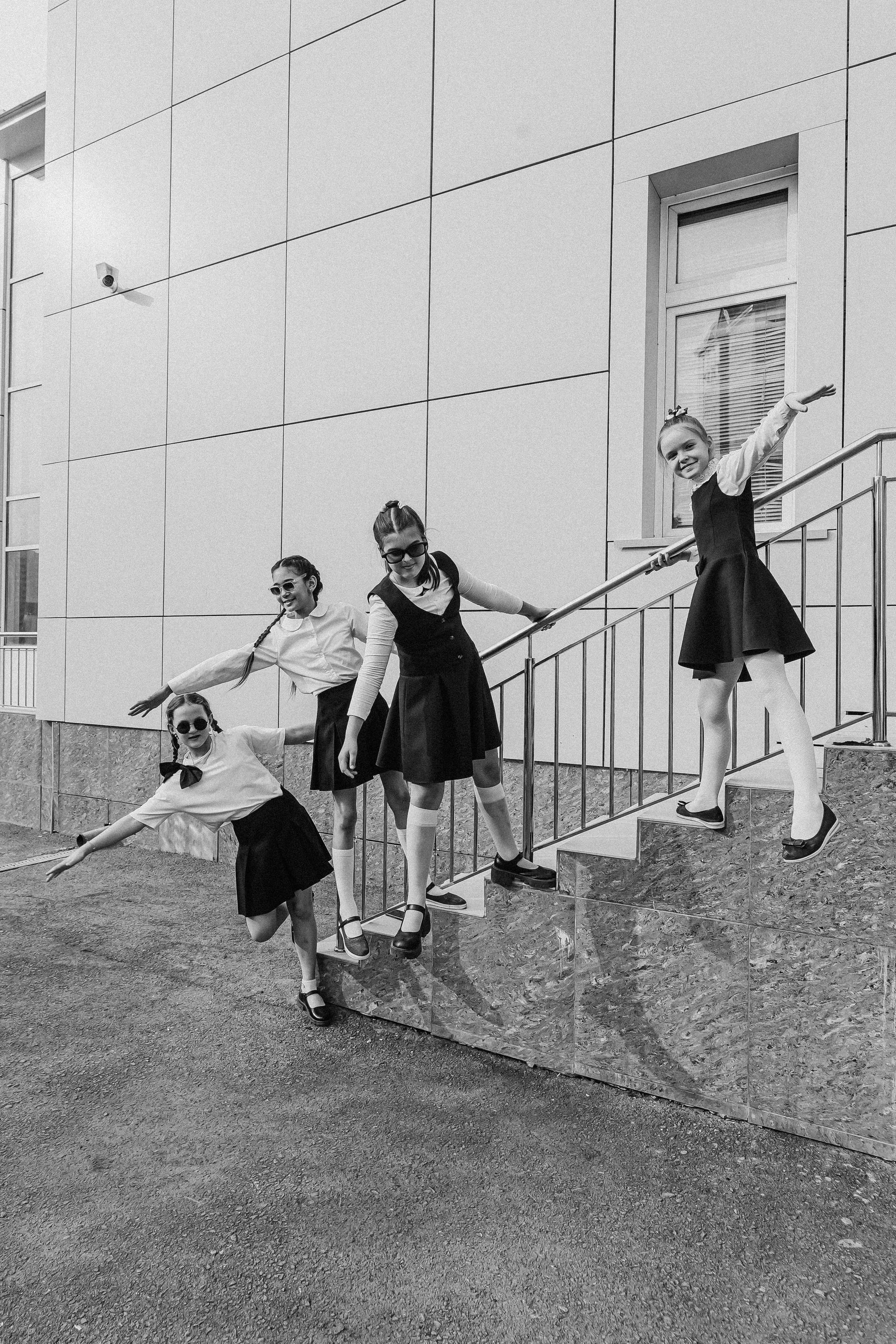 3 класс у школы. Семейный фотограф Тюмень, фотограф на роды Салмина Мария