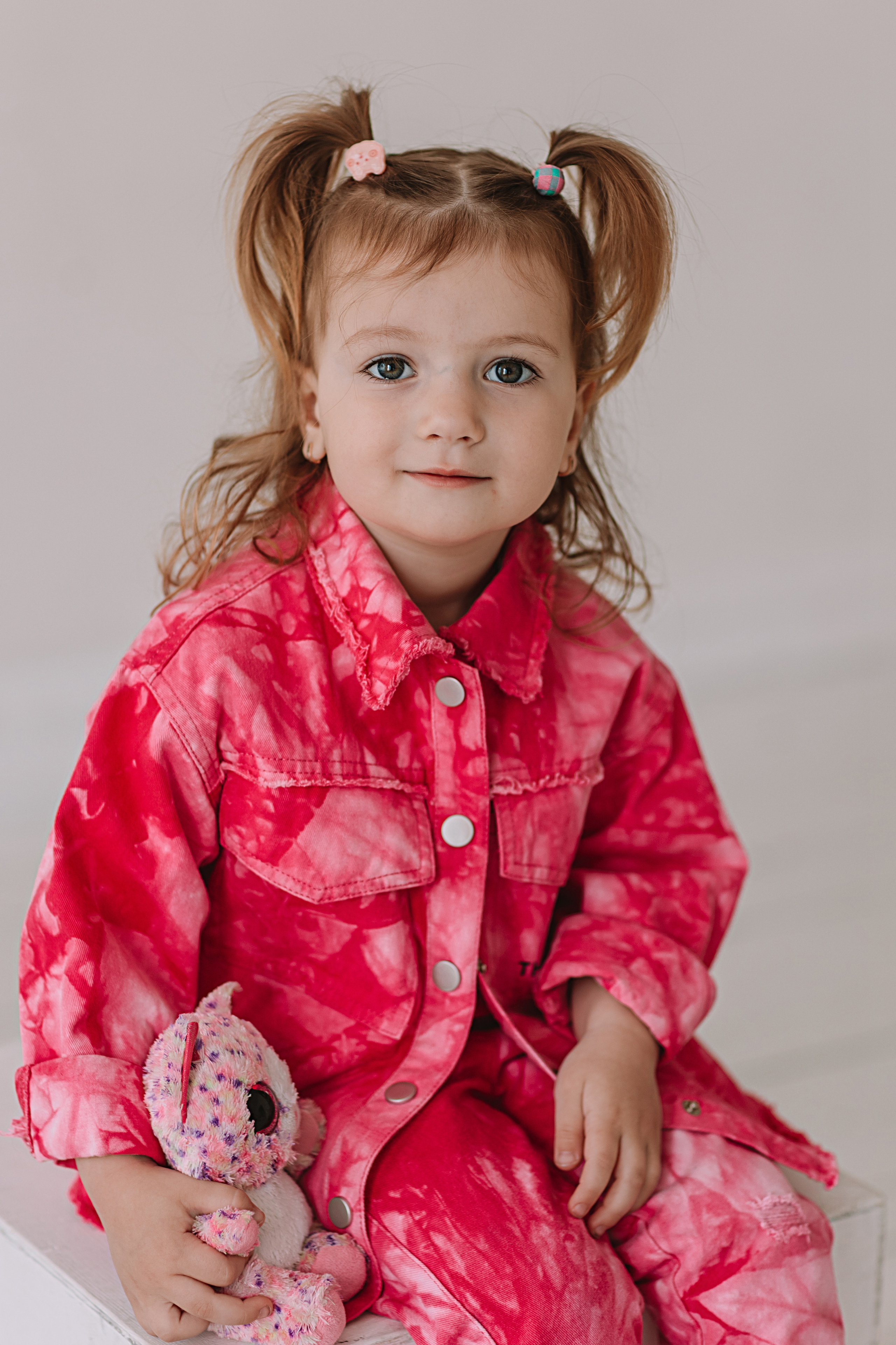 Младшая группа садика в студии. Семейный фотограф Тюмень, фотограф на роды Салмина Мария