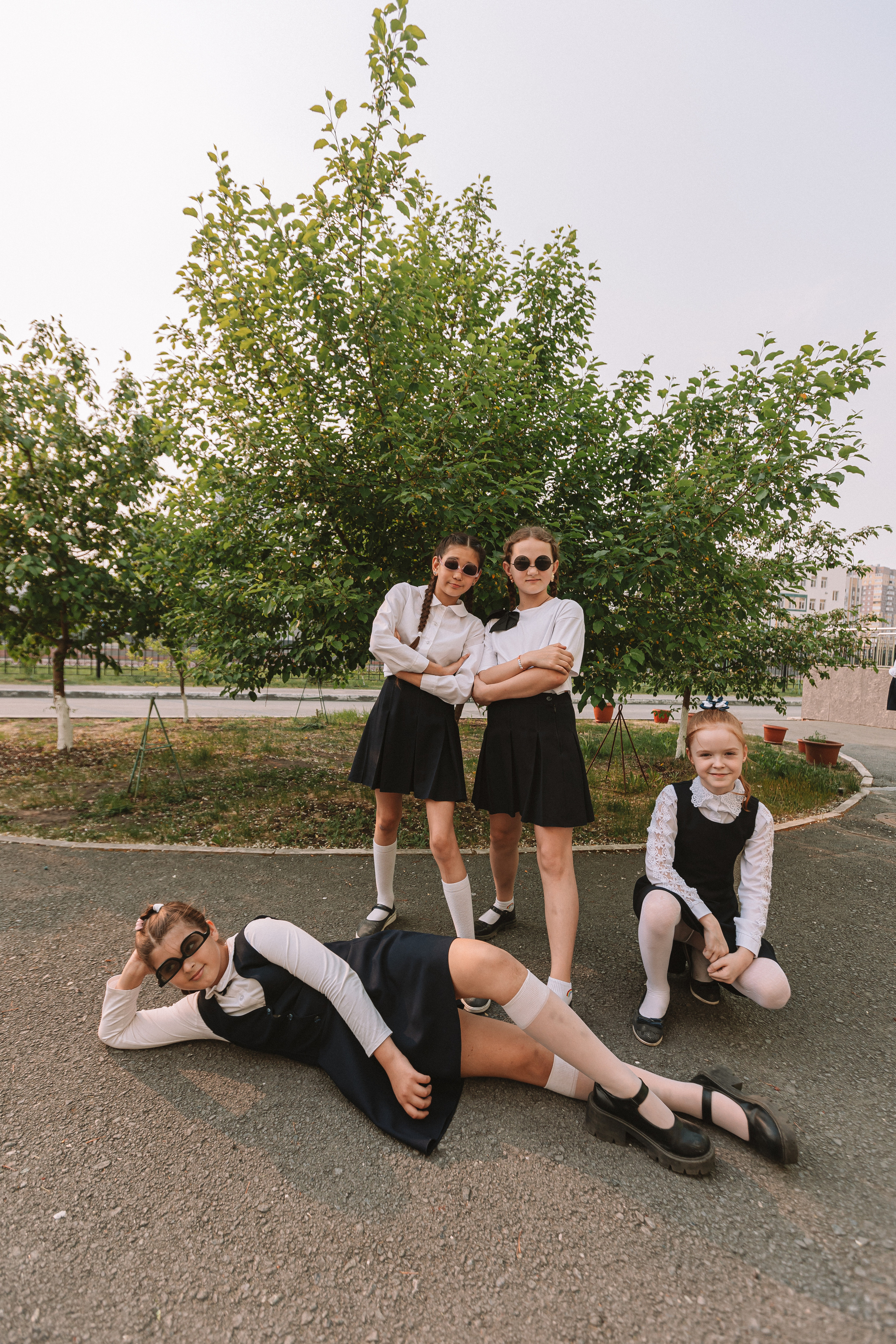 3 класс у школы. Семейный фотограф Тюмень, фотограф на роды Салмина Мария