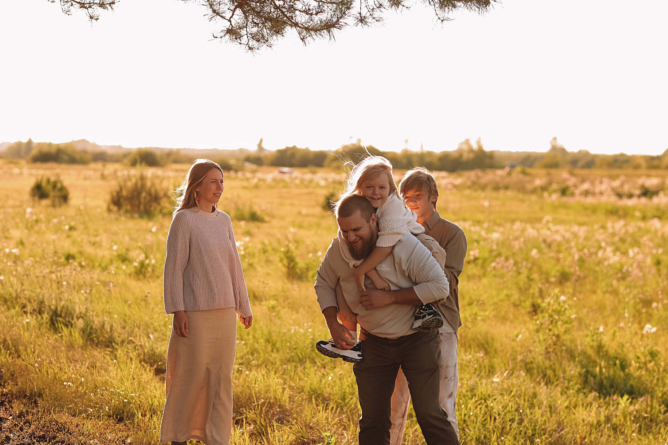 Семейная (каменка). Семейный фотограф Тюмень, фотограф на роды Салмина Мария