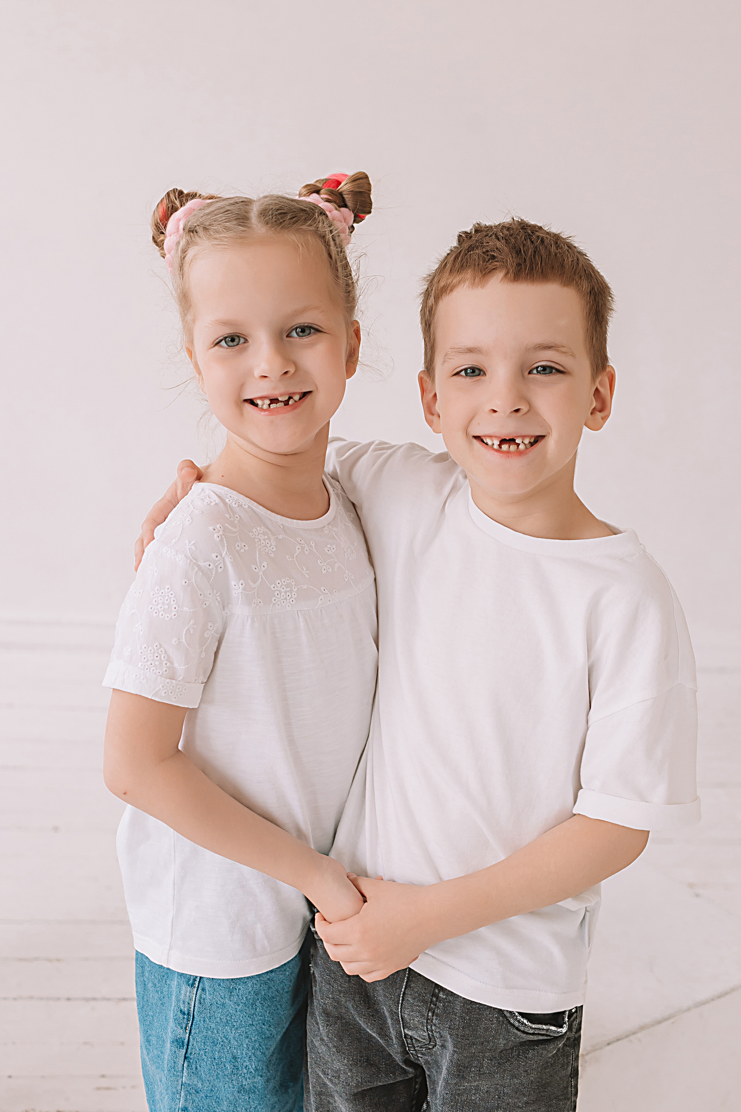 Садик в фотостудии. Семейный фотограф Тюмень, фотограф на роды Салмина Мария