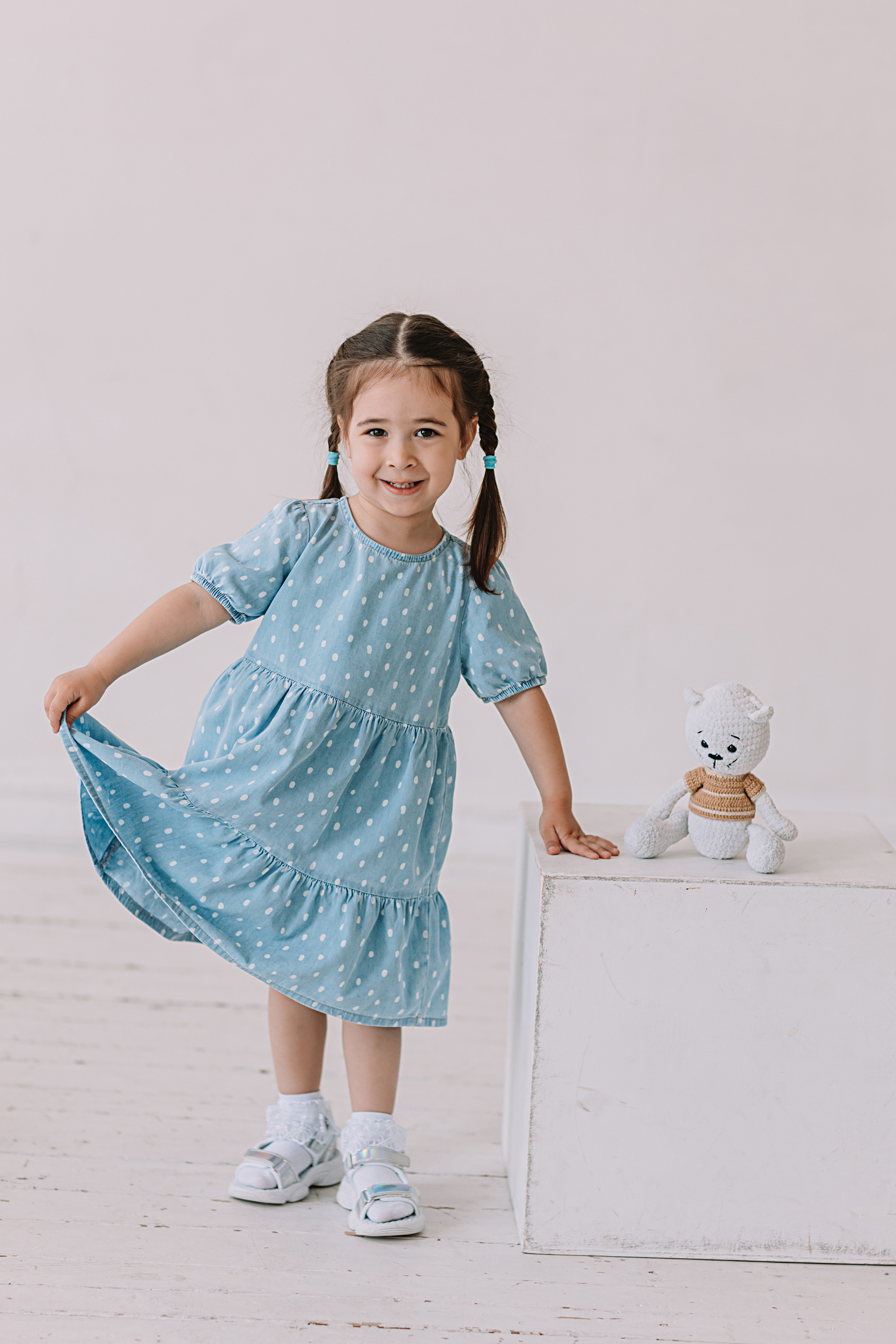 Младшая группа садика в студии. Семейный фотограф Тюмень, фотограф на роды Салмина Мария