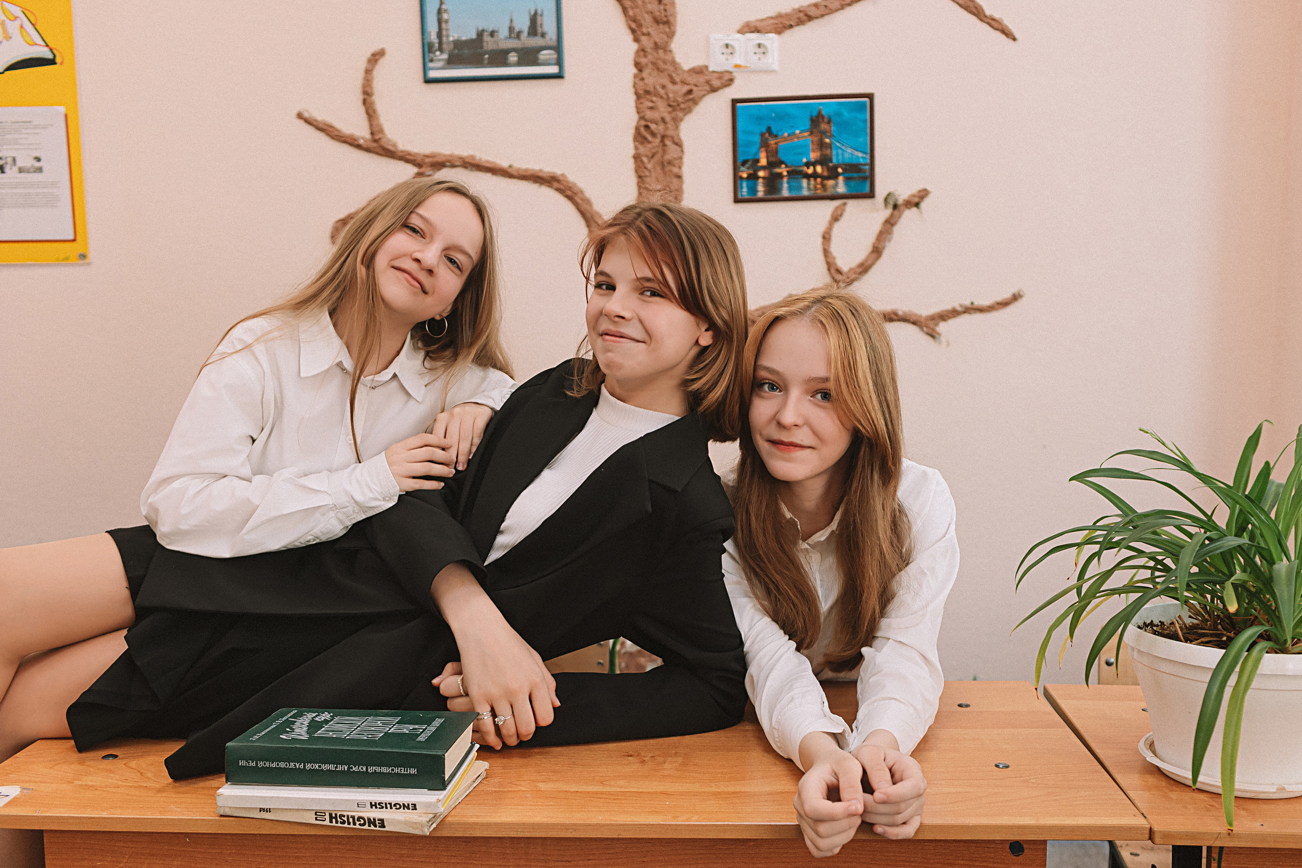 7 класс в стенах школы. Семейный фотограф Тюмень, фотограф на роды Салмина Мария