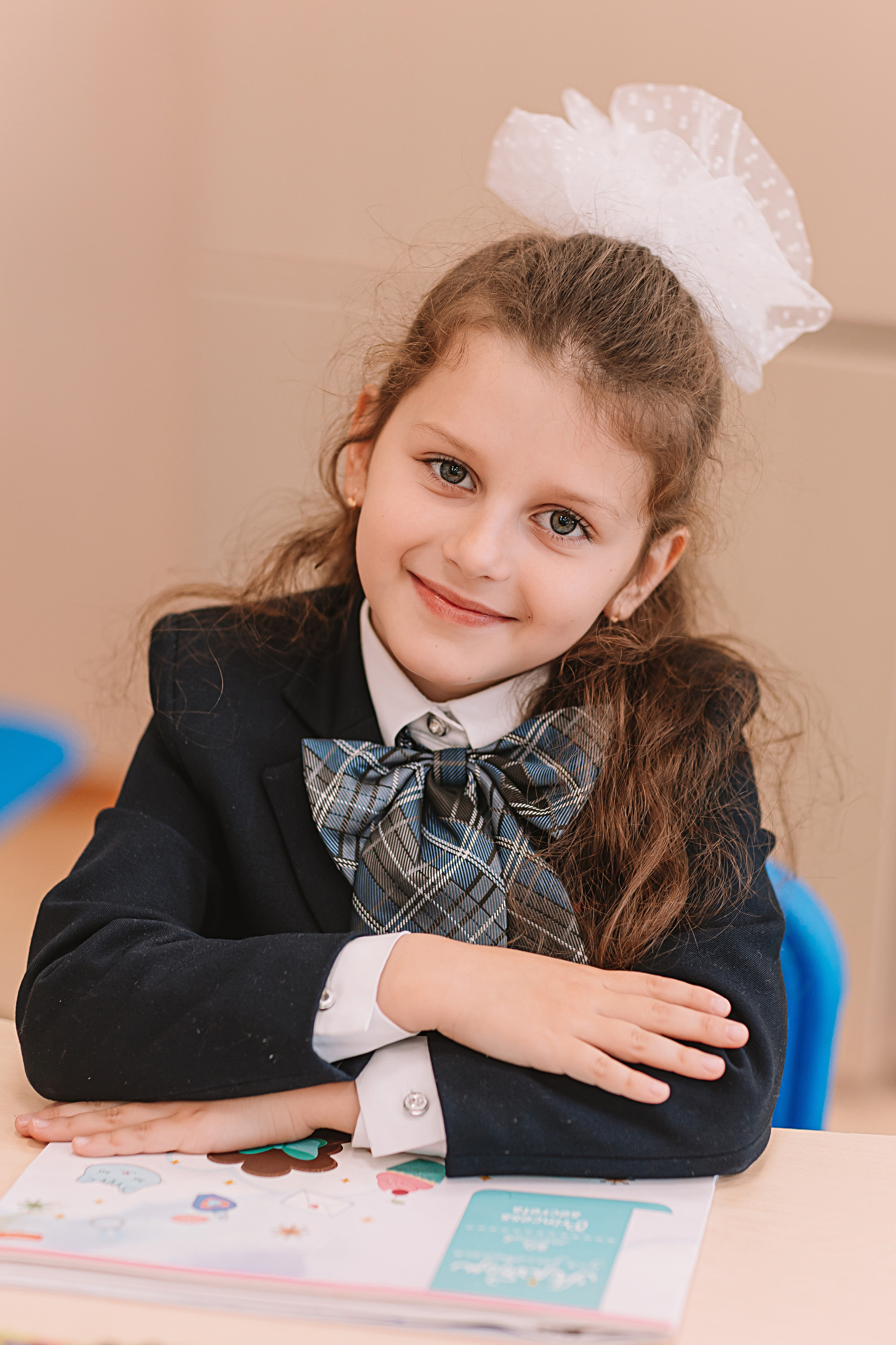 1 класс в кабинете. Семейный фотограф Тюмень, фотограф на роды Салмина Мария