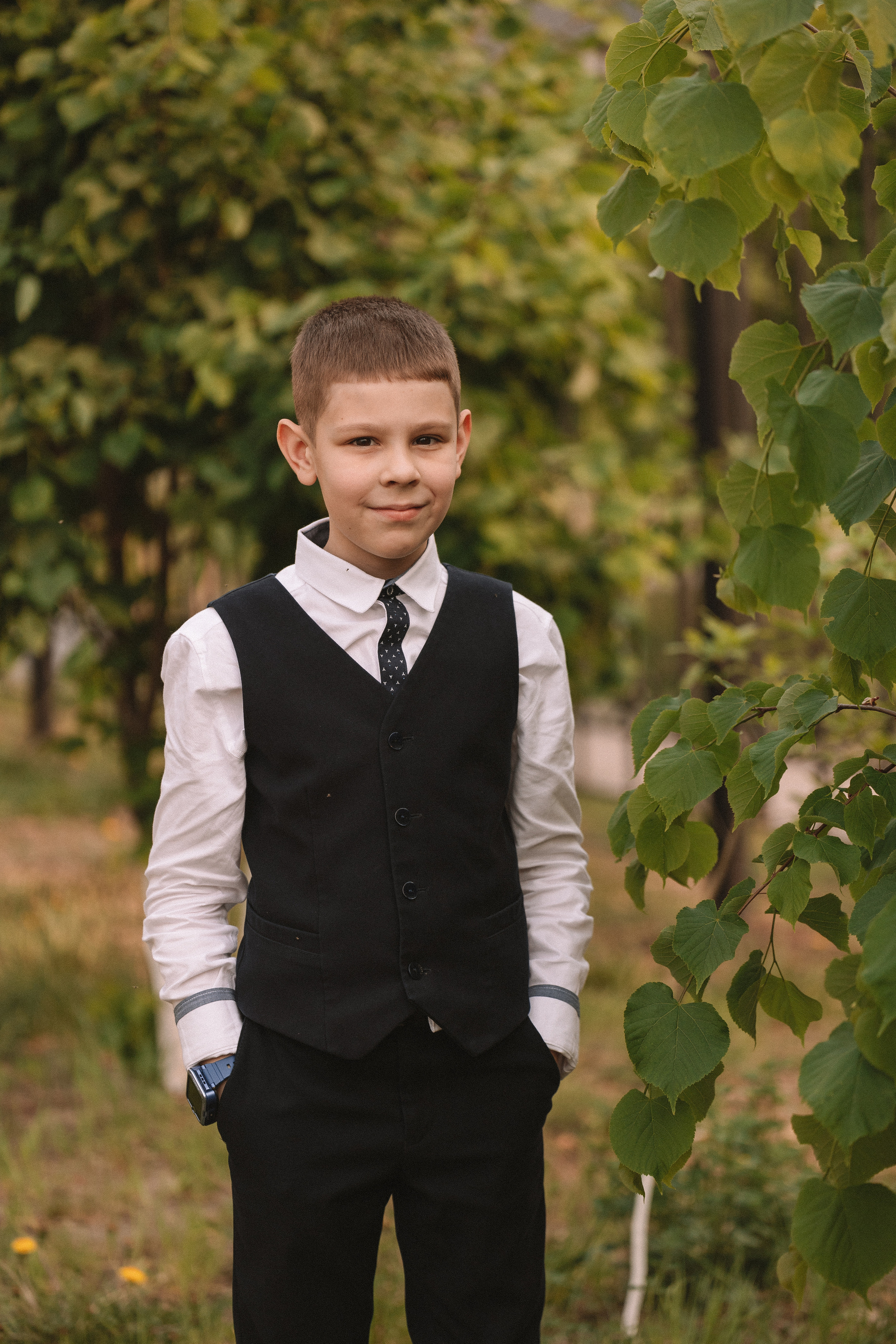 3 класс у школы. Семейный фотограф Тюмень, фотограф на роды Салмина Мария