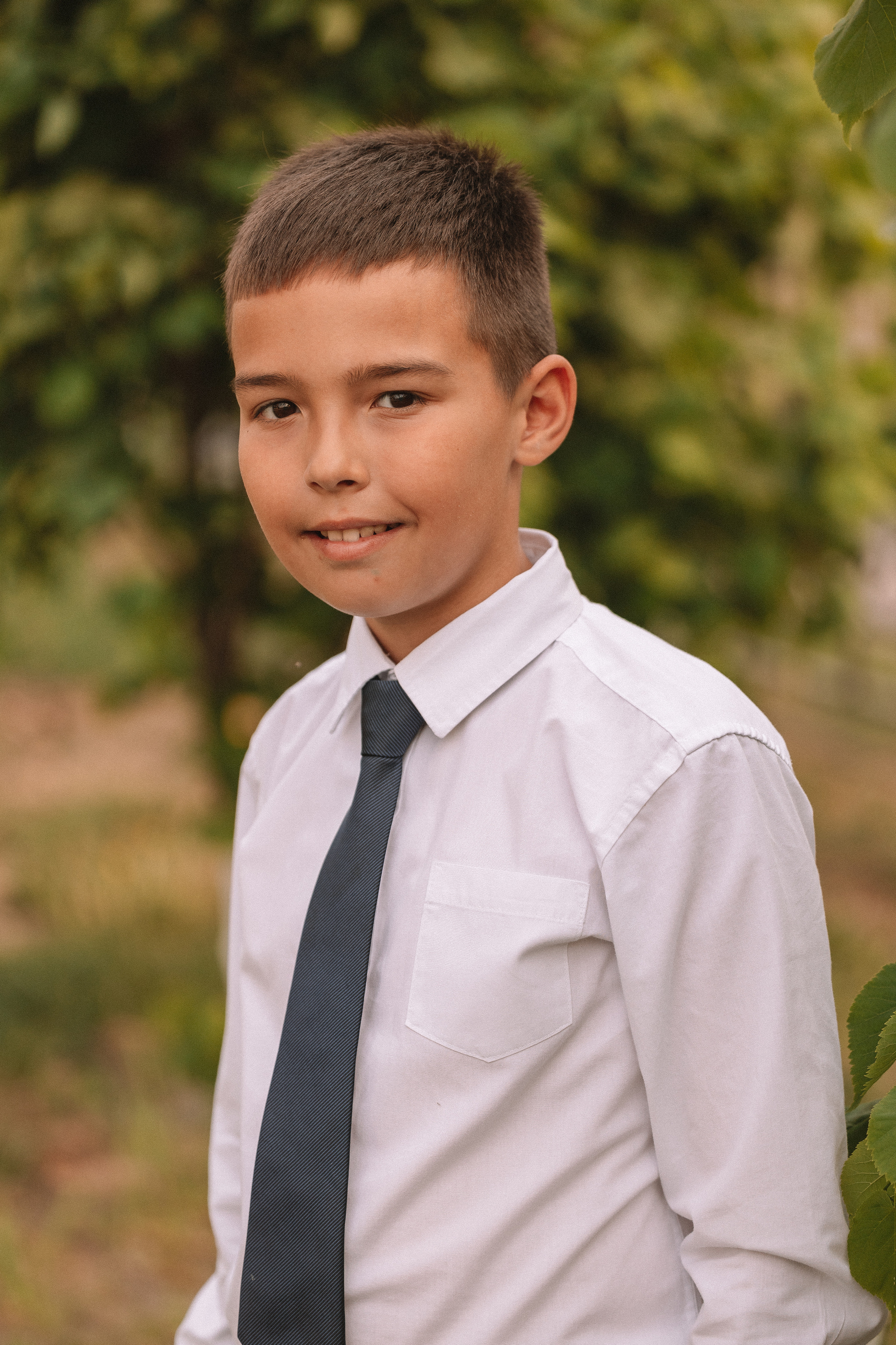 3 класс у школы. Семейный фотограф Тюмень, фотограф на роды Салмина Мария