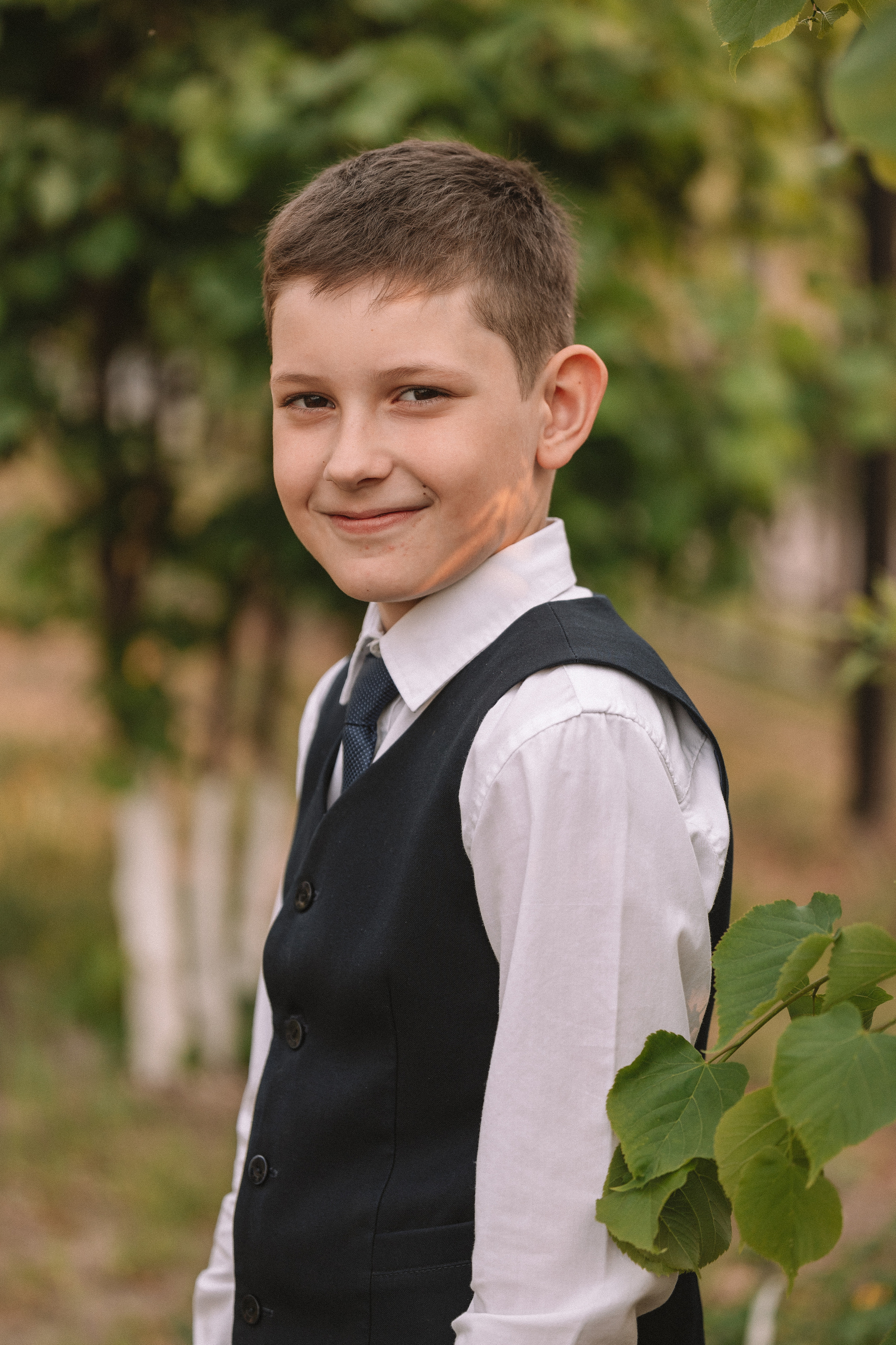 3 класс у школы. Семейный фотограф Тюмень, фотограф на роды Салмина Мария