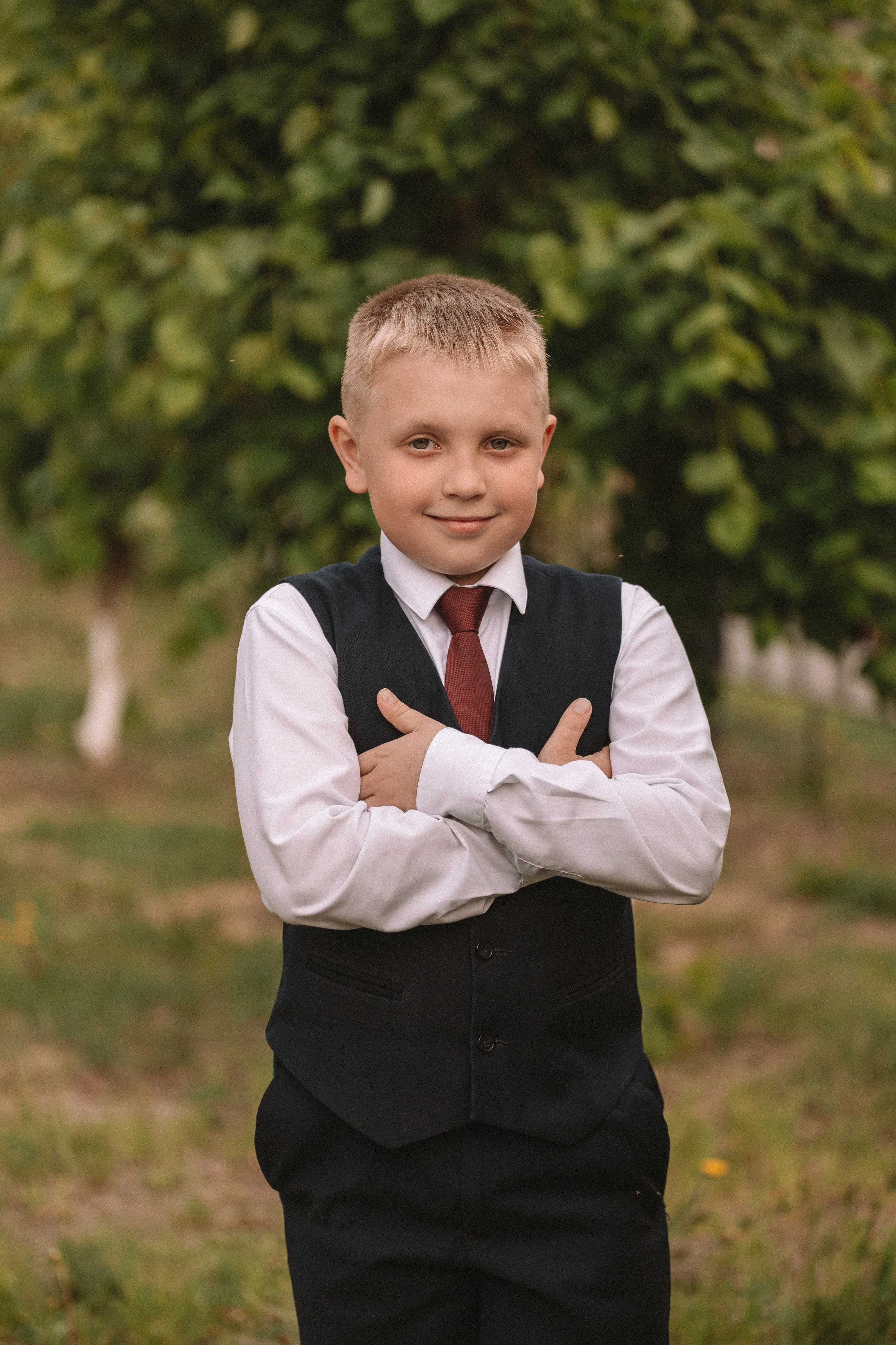 3 класс у школы. Семейный фотограф Тюмень, фотограф на роды Салмина Мария