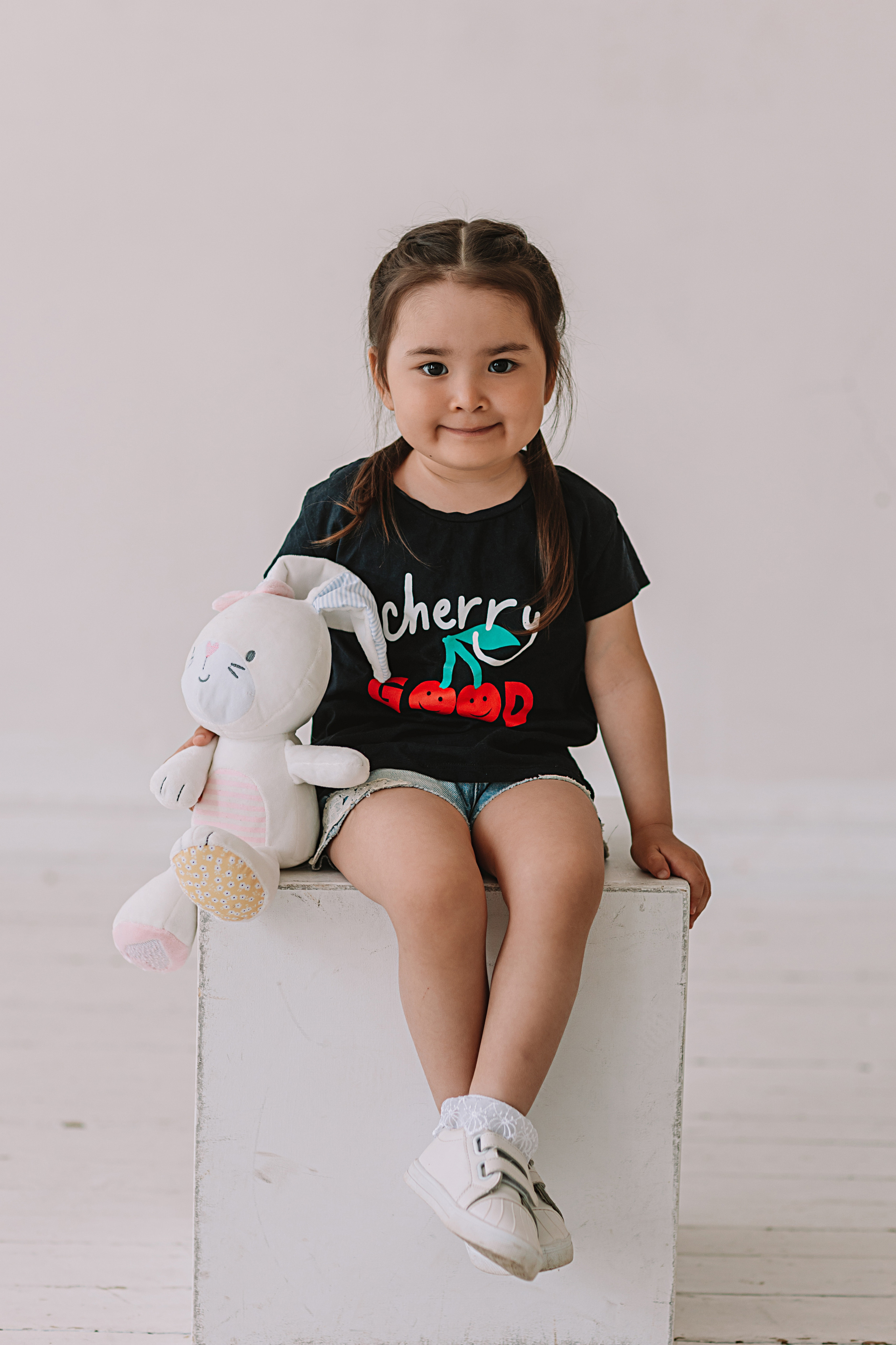 Младшая группа садика в студии. Семейный фотограф Тюмень, фотограф на роды Салмина Мария