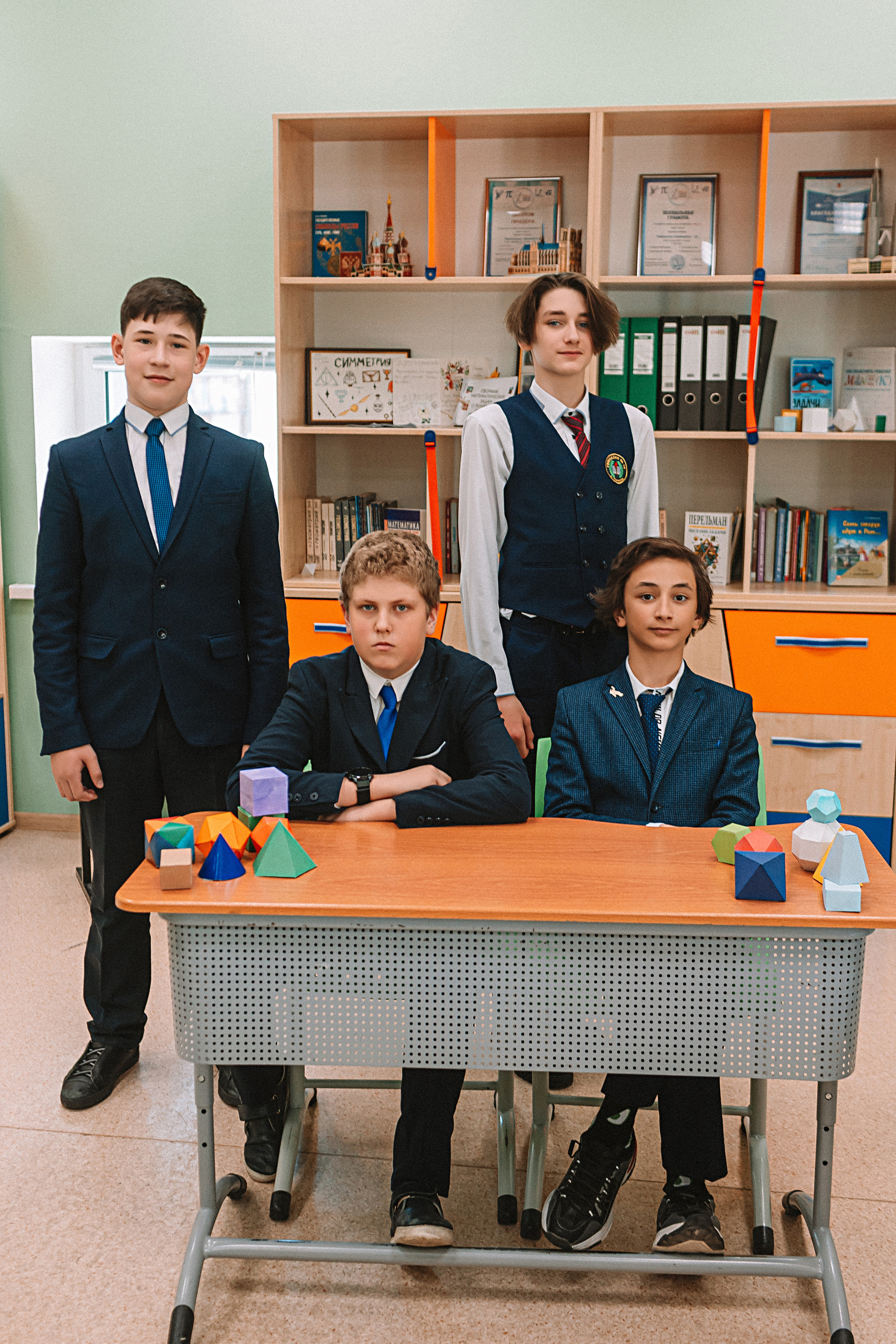 7 класс в кабинете. Семейный фотограф Тюмень, фотограф на роды Салмина Мария