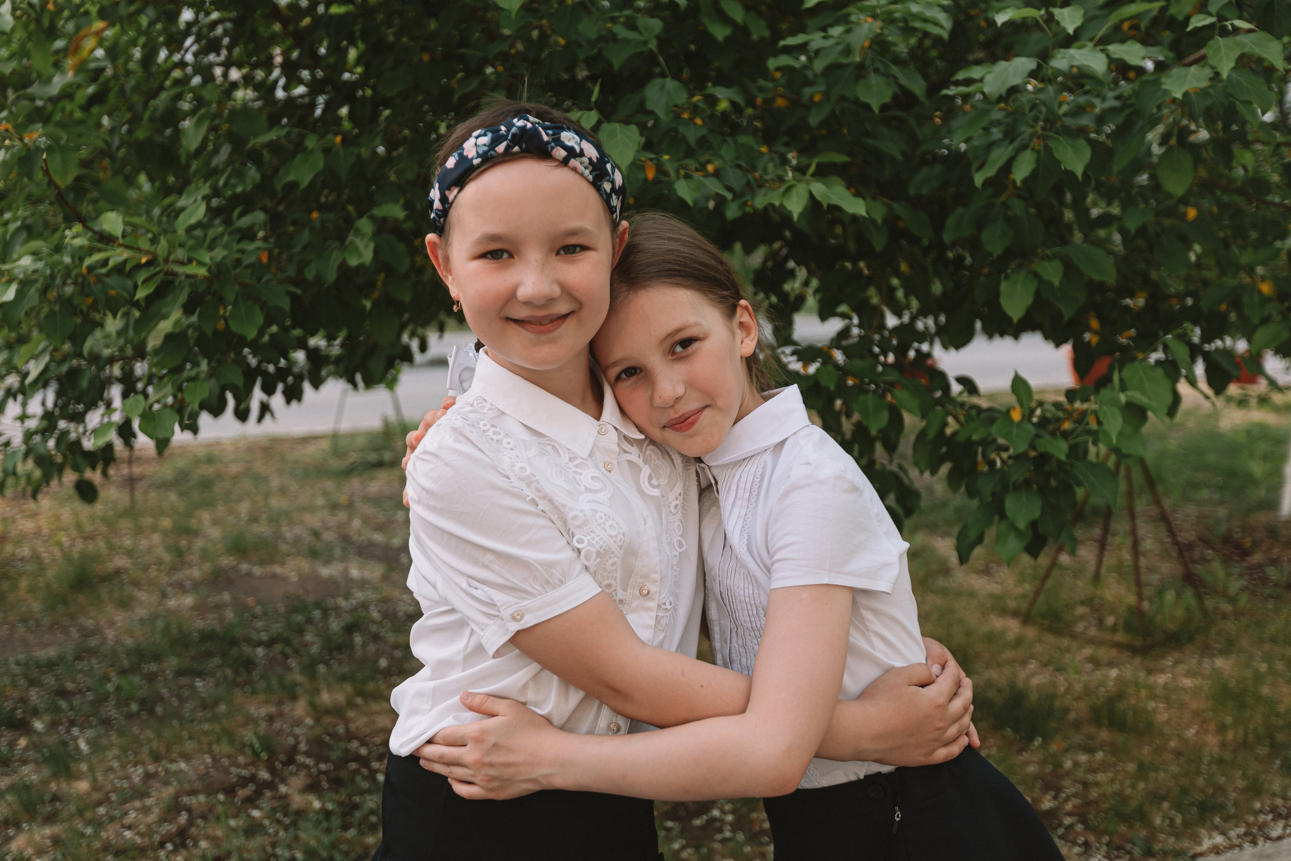 3 класс у школы. Семейный фотограф Тюмень, фотограф на роды Салмина Мария